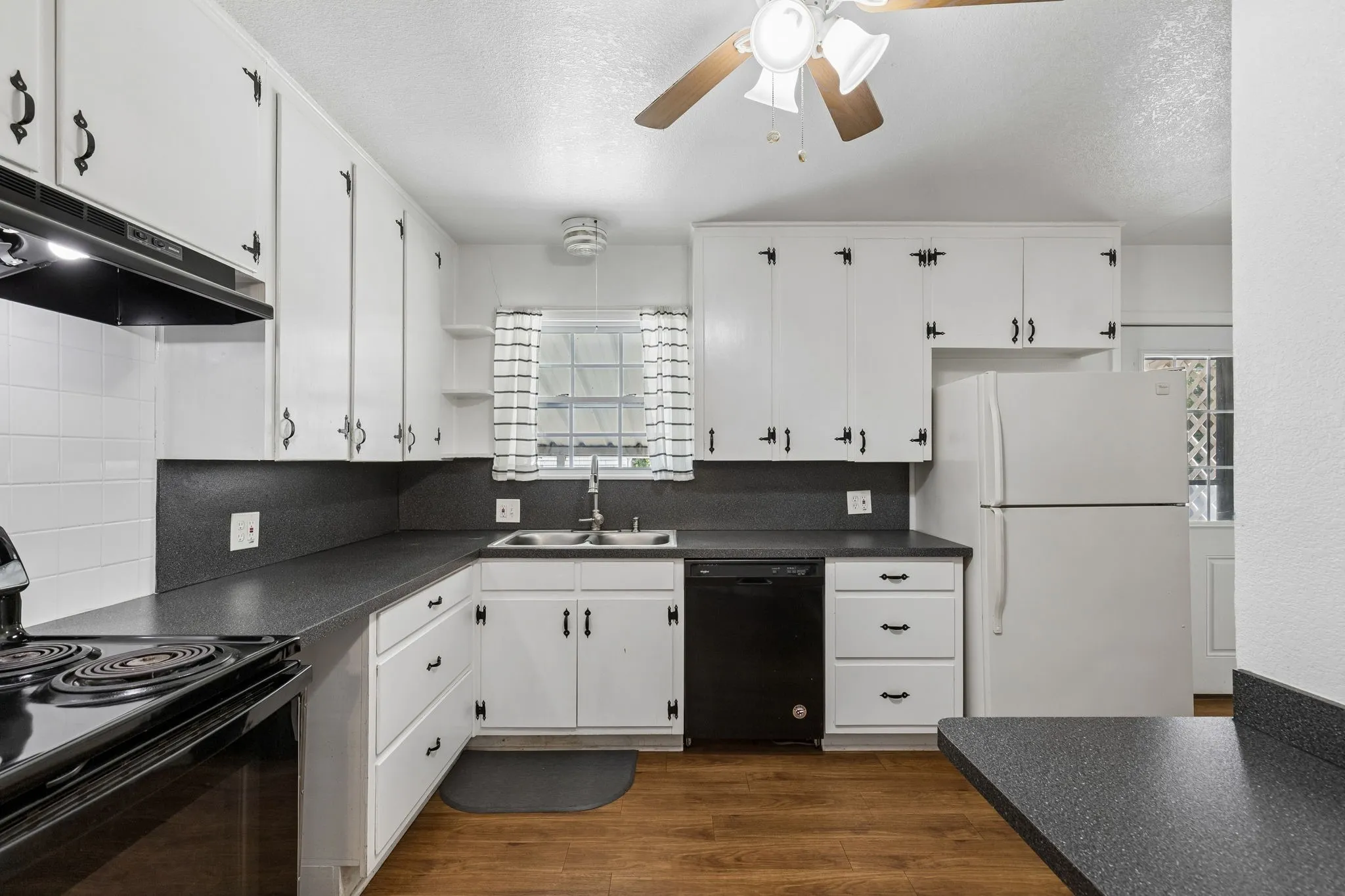Single Family Residence For Sale in Tarrant County , 3504 Katrine Street, Haltom City, Texas 76117, 3 Bedroom, 1 Bathroom, 1 Garage spaces, 1,181 Sqft, built in 1952, mls#21361911, Real Estate Agent in Haltom City, Homes For Sale in Tarrant county, Homes For Sale in Haltom City, Realtor in Haltom City Texas, Real Estate Brokerage Independent Realty Texas, Luminita Cordes Realtor