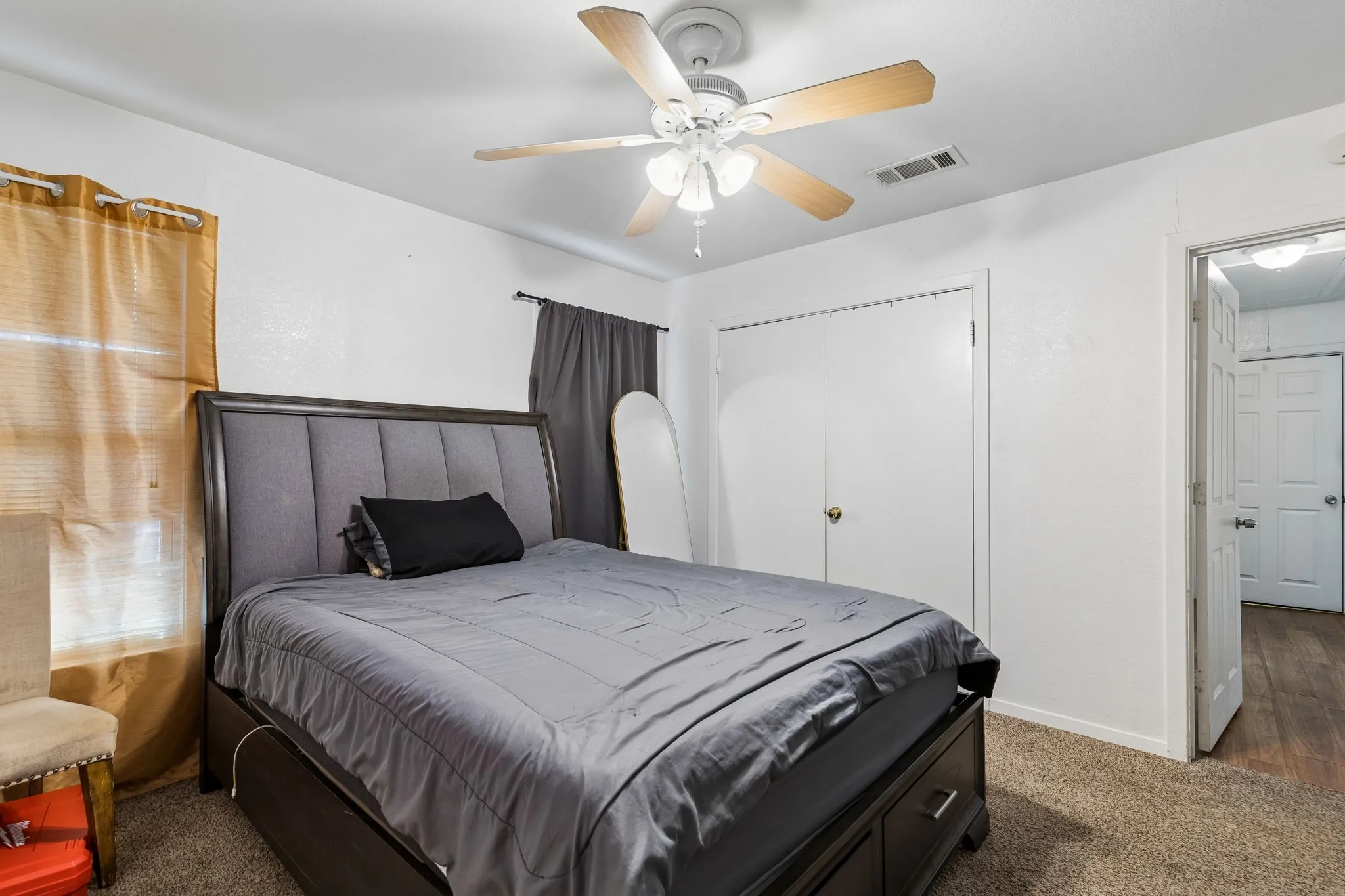 Single Family Residence For Sale in Tarrant County , 3504 Katrine Street, Haltom City, Texas 76117, 3 Bedroom, 1 Bathroom, 1 Garage spaces, 1,181 Sqft, built in 1952, mls#21361911, Real Estate Agent in Haltom City, Homes For Sale in Tarrant county, Homes For Sale in Haltom City, Realtor in Haltom City Texas, Real Estate Brokerage Independent Realty Texas, Luminita Cordes Realtor