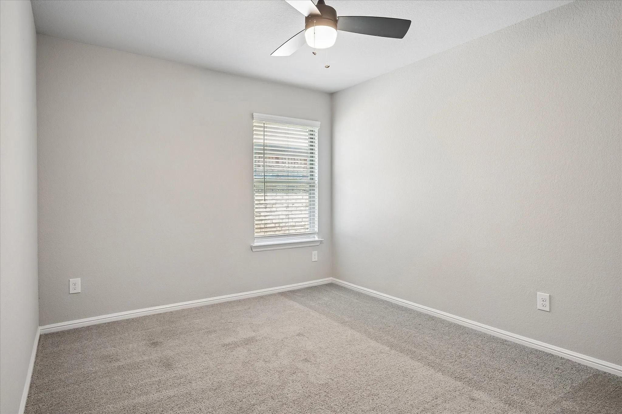 Single Family Residence For Sale in Collin County , 3304 Macaw Road, Celina, Texas 75009, 4 Bedroom, 2 Bathroom, 2 Garage spaces, 1,941 Sqft, built in 2021, mls#21362979, Real Estate Agent in Celina, Homes For Sale in Collin county, Homes For Sale in Celina, Realtor in Celina Texas, Real Estate Brokerage Independent Realty Texas, Luminita Cordes Realtor