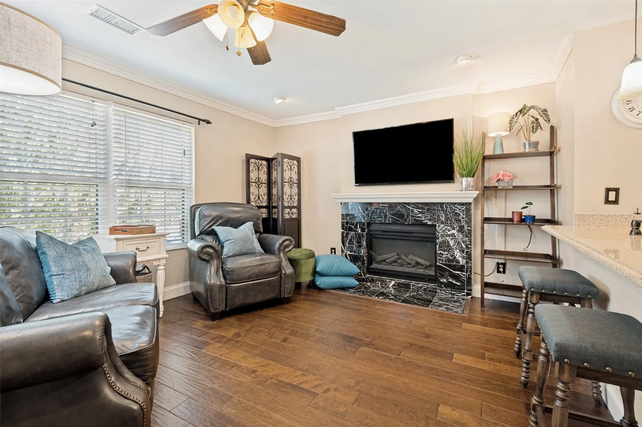 Condominium For Sale in Dallas County , 236 Samuel Boulevard 2, Coppell, Texas 75019, 1 Bedroom, 1 Bathroom, Garage spaces, 800 Sqft, built in 1984, mls#21364764, Real Estate Agent in Coppell, Homes For Sale in Dallas county, Homes For Sale in Coppell, Realtor in Coppell Texas, Real Estate Brokerage Independent Realty Texas, Luminita Cordes Realtor