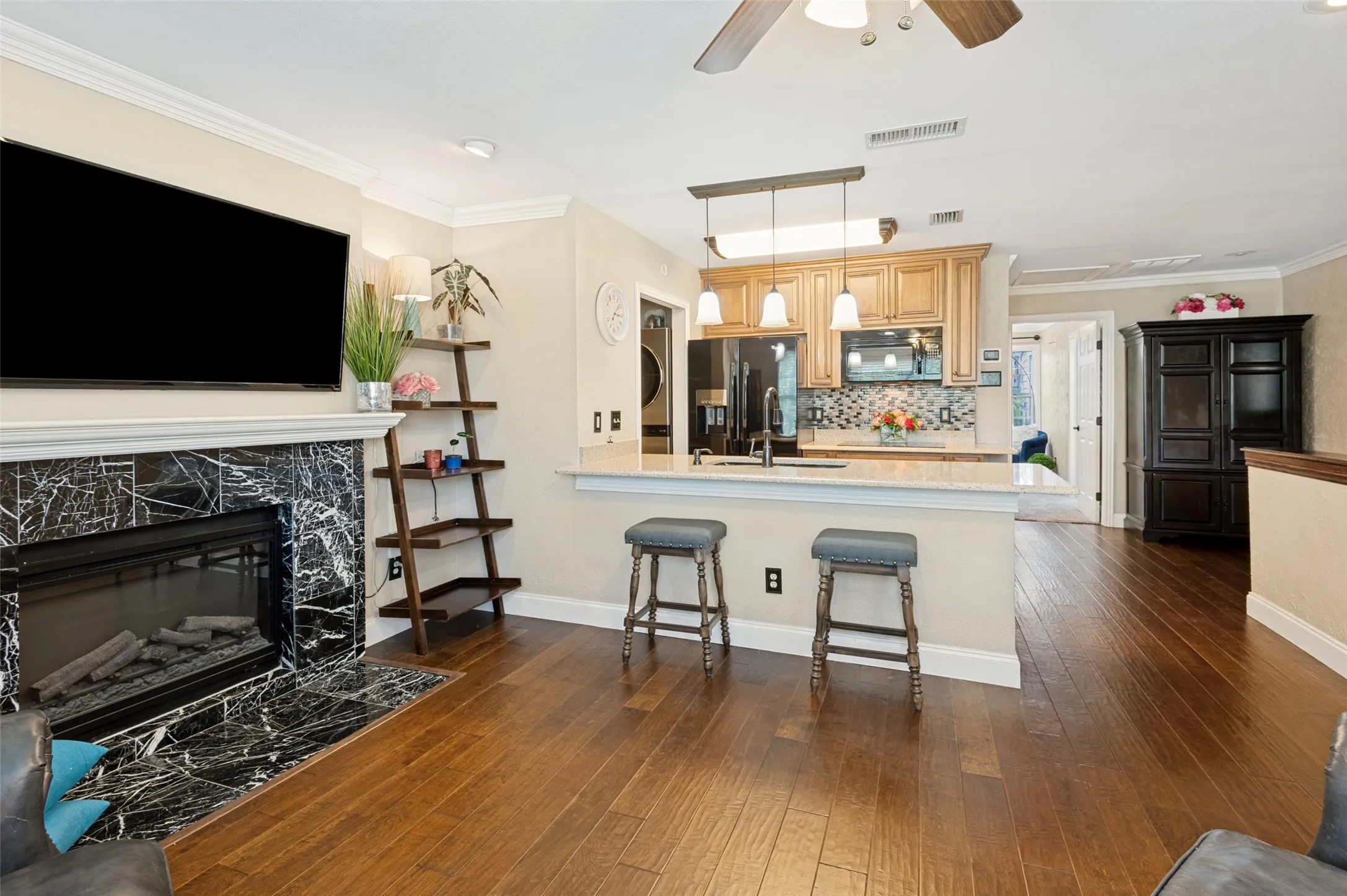 Condominium For Sale in Dallas County , 236 Samuel Boulevard 2, Coppell, Texas 75019, 1 Bedroom, 1 Bathroom, Garage spaces, 800 Sqft, built in 1984, mls#21364764, Real Estate Agent in Coppell, Homes For Sale in Dallas county, Homes For Sale in Coppell, Realtor in Coppell Texas, Real Estate Brokerage Independent Realty Texas, Luminita Cordes Realtor