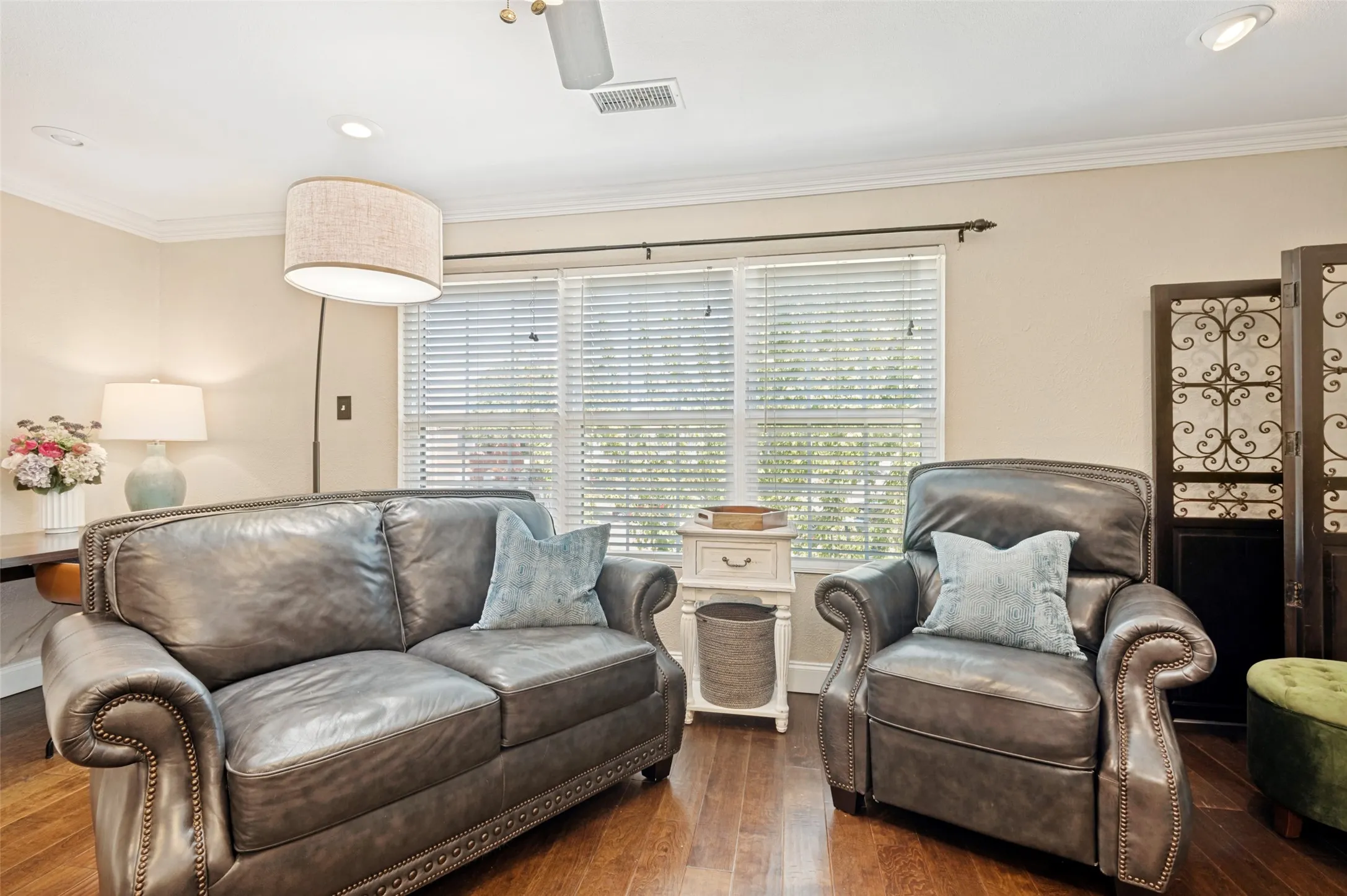 Condominium For Sale in Dallas County , 236 Samuel Boulevard 2, Coppell, Texas 75019, 1 Bedroom, 1 Bathroom, Garage spaces, 800 Sqft, built in 1984, mls#21364764, Real Estate Agent in Coppell, Homes For Sale in Dallas county, Homes For Sale in Coppell, Realtor in Coppell Texas, Real Estate Brokerage Independent Realty Texas, Luminita Cordes Realtor