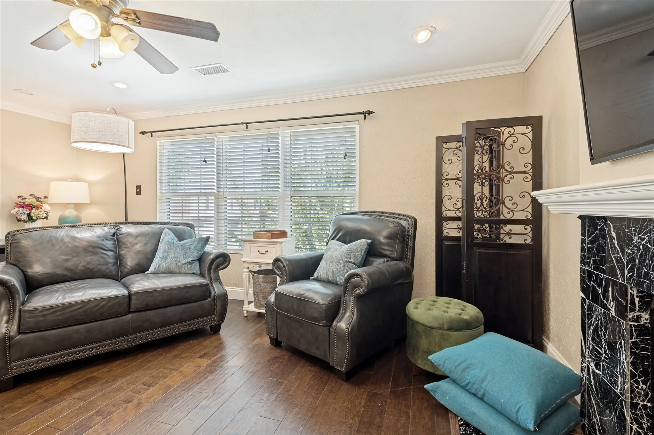 Condominium For Sale in Dallas County , 236 Samuel Boulevard 2, Coppell, Texas 75019, 1 Bedroom, 1 Bathroom, Garage spaces, 800 Sqft, built in 1984, mls#21364764, Real Estate Agent in Coppell, Homes For Sale in Dallas county, Homes For Sale in Coppell, Realtor in Coppell Texas, Real Estate Brokerage Independent Realty Texas, Luminita Cordes Realtor