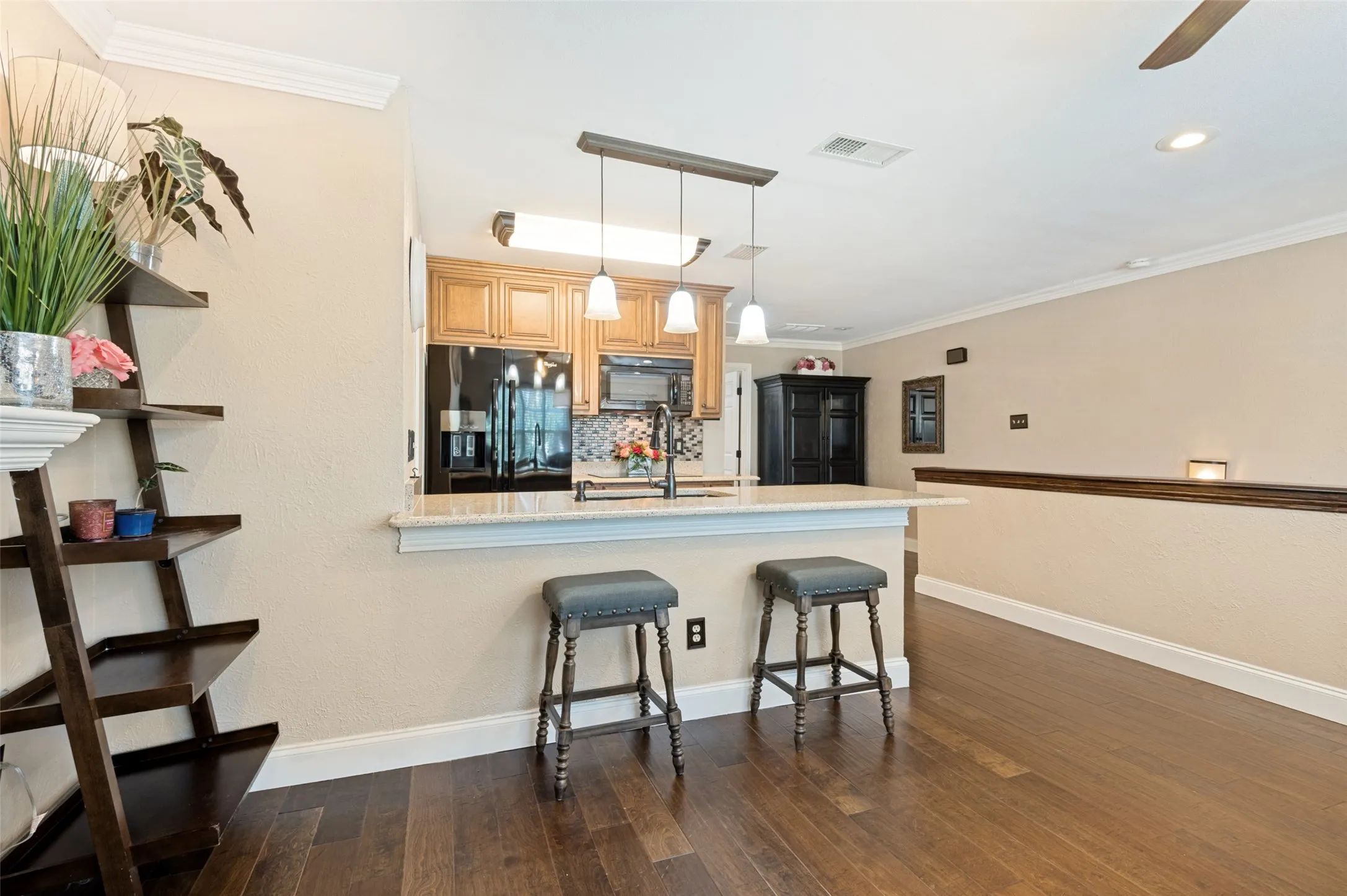 Condominium For Sale in Dallas County , 236 Samuel Boulevard 2, Coppell, Texas 75019, 1 Bedroom, 1 Bathroom, Garage spaces, 800 Sqft, built in 1984, mls#21364764, Real Estate Agent in Coppell, Homes For Sale in Dallas county, Homes For Sale in Coppell, Realtor in Coppell Texas, Real Estate Brokerage Independent Realty Texas, Luminita Cordes Realtor