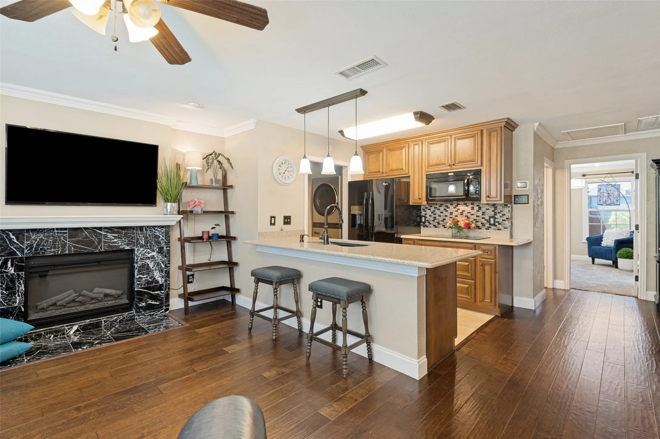 Condominium For Sale in Dallas County , 236 Samuel Boulevard 2, Coppell, Texas 75019, 1 Bedroom, 1 Bathroom, Garage spaces, 800 Sqft, built in 1984, mls#21364764, Real Estate Agent in Coppell, Homes For Sale in Dallas county, Homes For Sale in Coppell, Realtor in Coppell Texas, Real Estate Brokerage Independent Realty Texas, Luminita Cordes Realtor