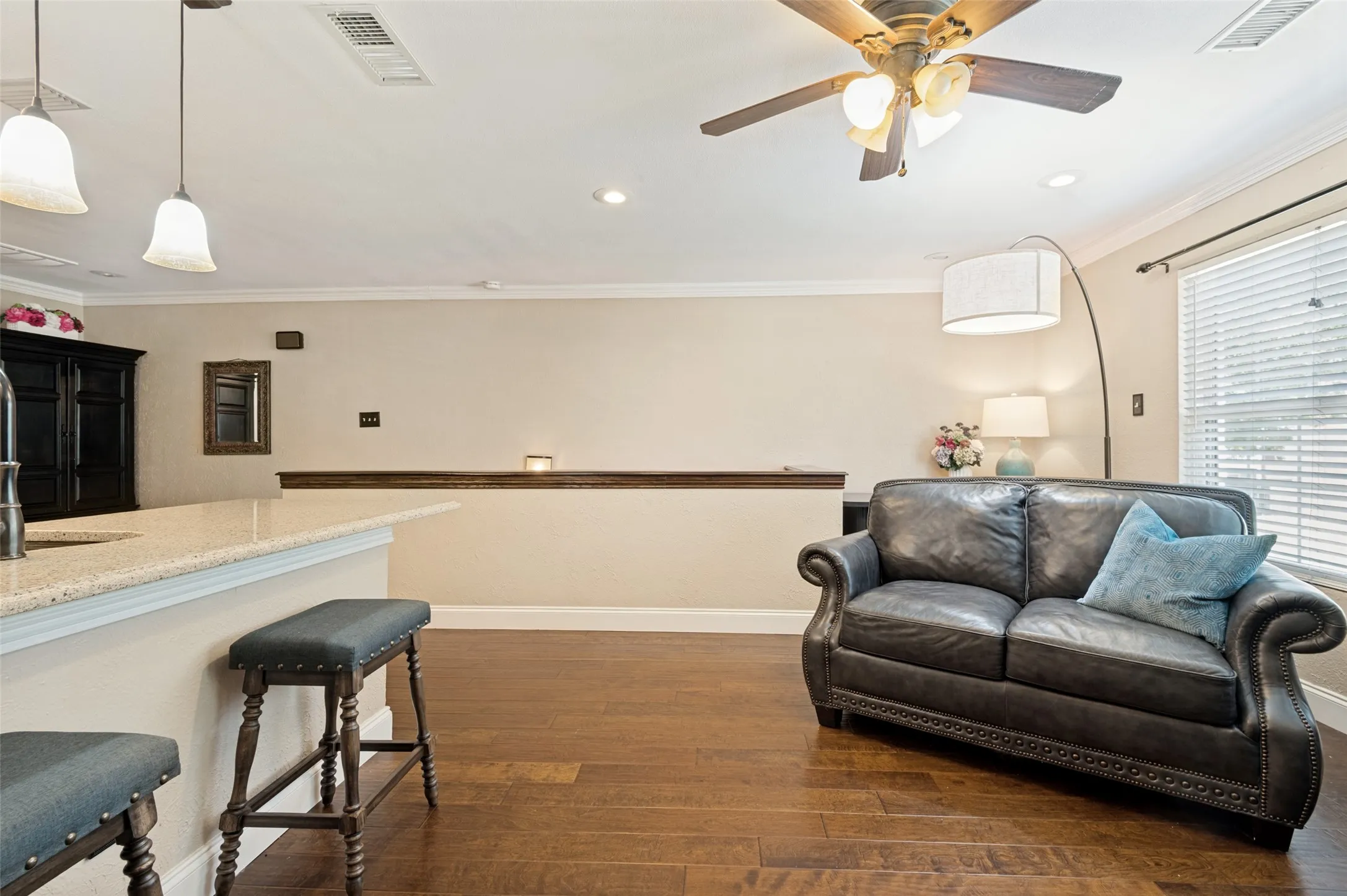 Condominium For Sale in Dallas County , 236 Samuel Boulevard 2, Coppell, Texas 75019, 1 Bedroom, 1 Bathroom, Garage spaces, 800 Sqft, built in 1984, mls#21364764, Real Estate Agent in Coppell, Homes For Sale in Dallas county, Homes For Sale in Coppell, Realtor in Coppell Texas, Real Estate Brokerage Independent Realty Texas, Luminita Cordes Realtor