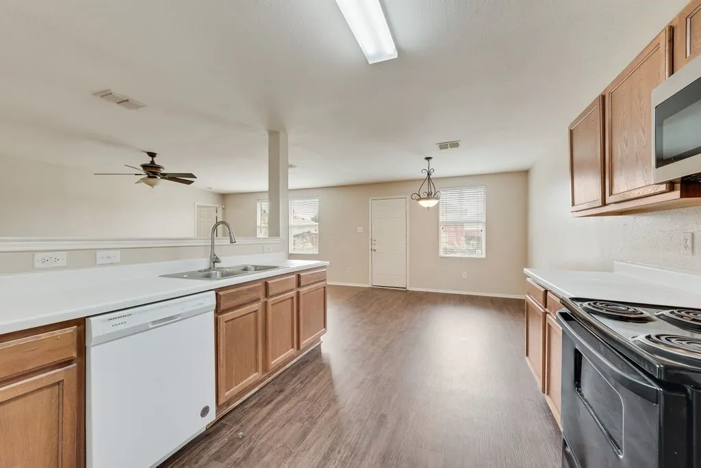 Single Family Residence For Rent in Rockwall County , 509 Cherrywood Terrace, Royse City, Texas 75189, 4 Bedroom, 2 Bathroom, 2 Garage spaces, 2,100 Sqft, built in 2006, mls#21364856, Real Estate Agent in Royse City, Homes For Rent in Rockwall county, Homes For Rent in Royse City, Realtor in Royse City Texas, Real Estate Brokerage Independent Realty Texas, Luminita Cordes Realtor