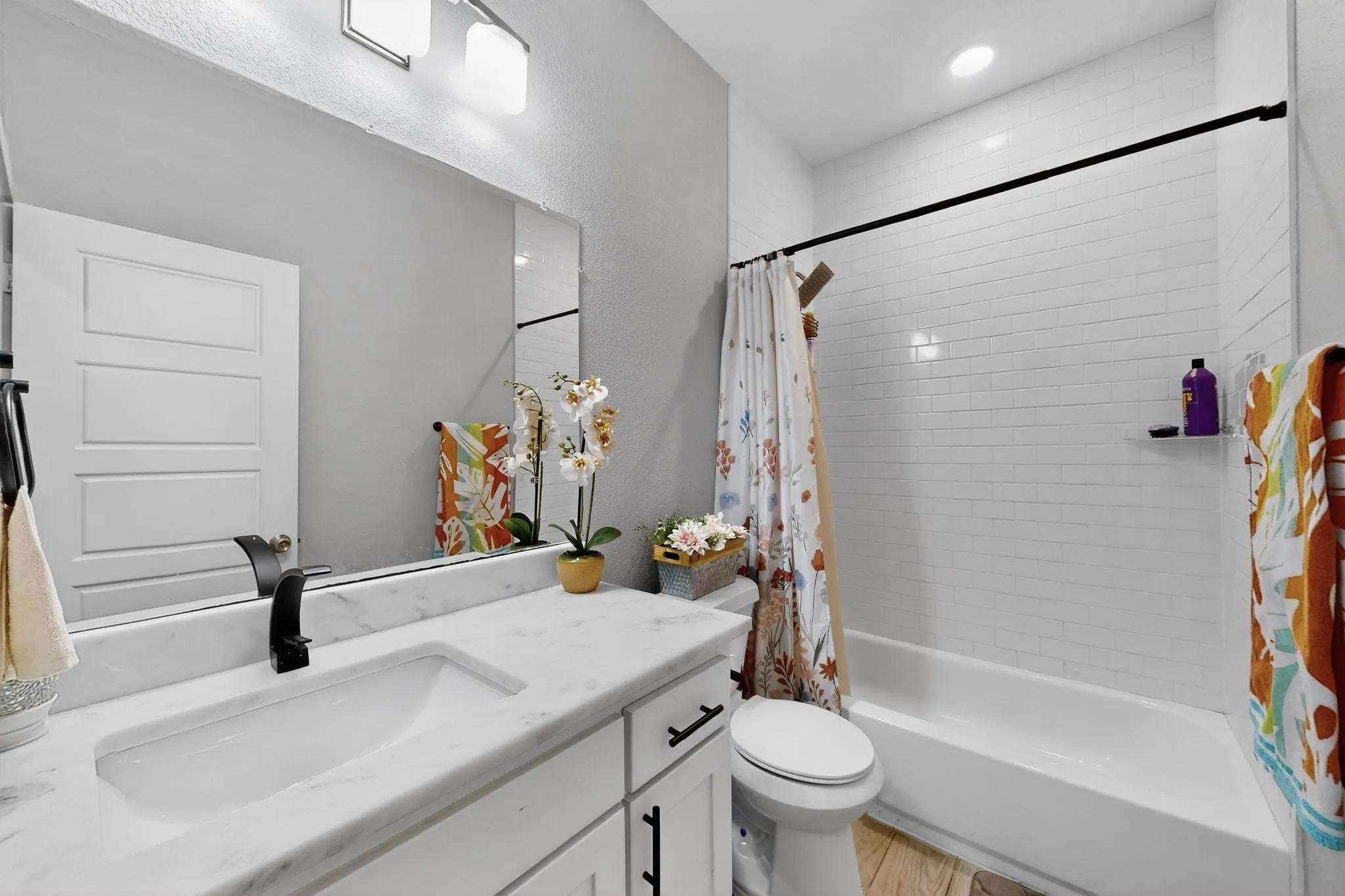 Single Family Residence For Sale in Dallas County , 1901 Avenue E, Grand Prairie, Texas 75051, 5 Bedroom, 5 Bathroom, 2 Garage spaces, 1,908 Sqft, built in 2021, Price $530,000, mls#21361384, Real Estate Agent in Grand Prairie, Homes For Sale in Dallas county, Homes For Sale in Grand Prairie, Realtor in Grand Prairie Texas, Real Estate Brokerage Independent Realty Texas, Luminita Cordes Realtor