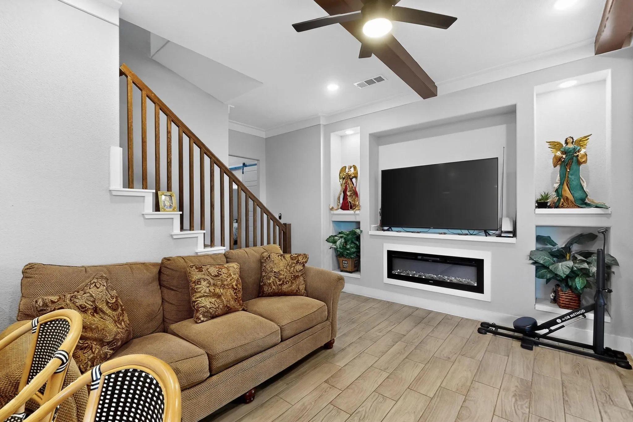 Single Family Residence For Sale in Dallas County , 1901 Avenue E, Grand Prairie, Texas 75051, 5 Bedroom, 5 Bathroom, 2 Garage spaces, 1,908 Sqft, built in 2021, Price $530,000, mls#21361384, Real Estate Agent in Grand Prairie, Homes For Sale in Dallas county, Homes For Sale in Grand Prairie, Realtor in Grand Prairie Texas, Real Estate Brokerage Independent Realty Texas, Luminita Cordes Realtor