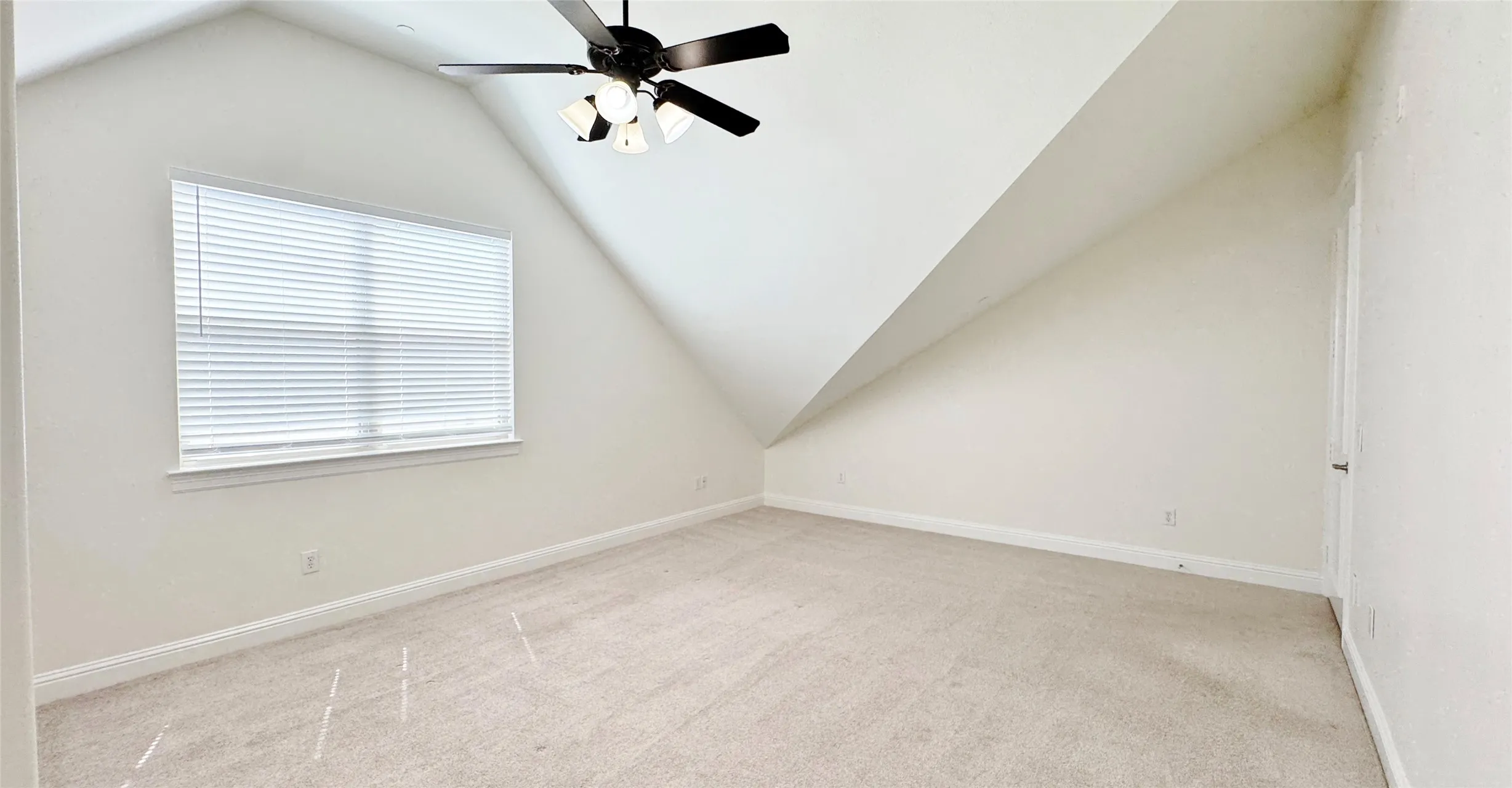 Townhouse For Rent in Dallas County , 4148 Grassmere Lane 3A, University Park, Texas 75205, 4 Bedroom, 4 Bathroom, 2 Garage spaces, 2,124 Sqft, built in 2007, mls#21364863, Real Estate Agent in University Park, Homes For Rent in Dallas county, Homes For Rent in University Park, Realtor in University Park Texas, Real Estate Brokerage Independent Realty Texas, Luminita Cordes Realtor