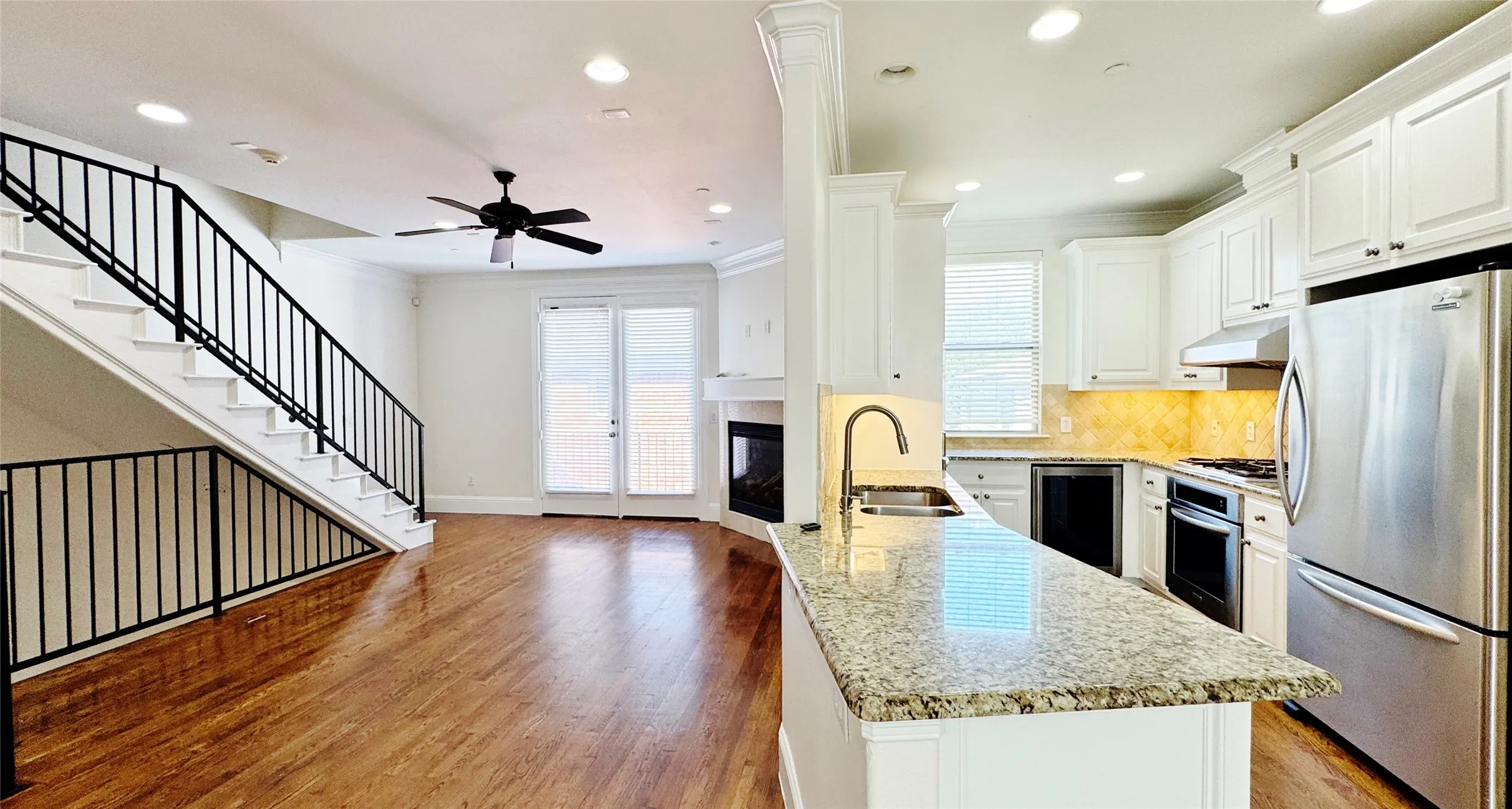 Townhouse For Rent in Dallas County , 4148 Grassmere Lane 3A, University Park, Texas 75205, 4 Bedroom, 4 Bathroom, 2 Garage spaces, 2,124 Sqft, built in 2007, mls#21364863, Real Estate Agent in University Park, Homes For Rent in Dallas county, Homes For Rent in University Park, Realtor in University Park Texas, Real Estate Brokerage Independent Realty Texas, Luminita Cordes Realtor
