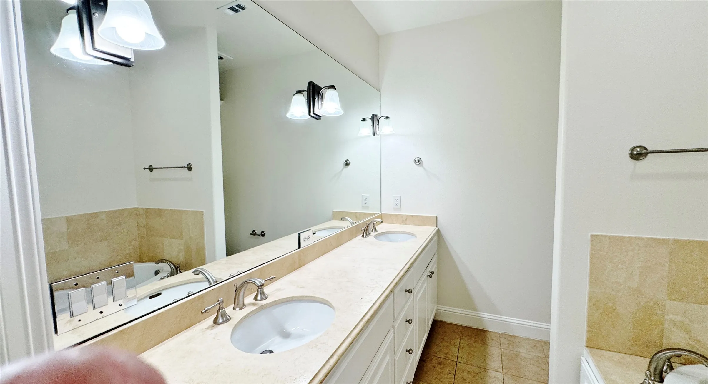 Townhouse For Rent in Dallas County , 4148 Grassmere Lane 3A, University Park, Texas 75205, 4 Bedroom, 4 Bathroom, 2 Garage spaces, 2,124 Sqft, built in 2007, mls#21364863, Real Estate Agent in University Park, Homes For Rent in Dallas county, Homes For Rent in University Park, Realtor in University Park Texas, Real Estate Brokerage Independent Realty Texas, Luminita Cordes Realtor