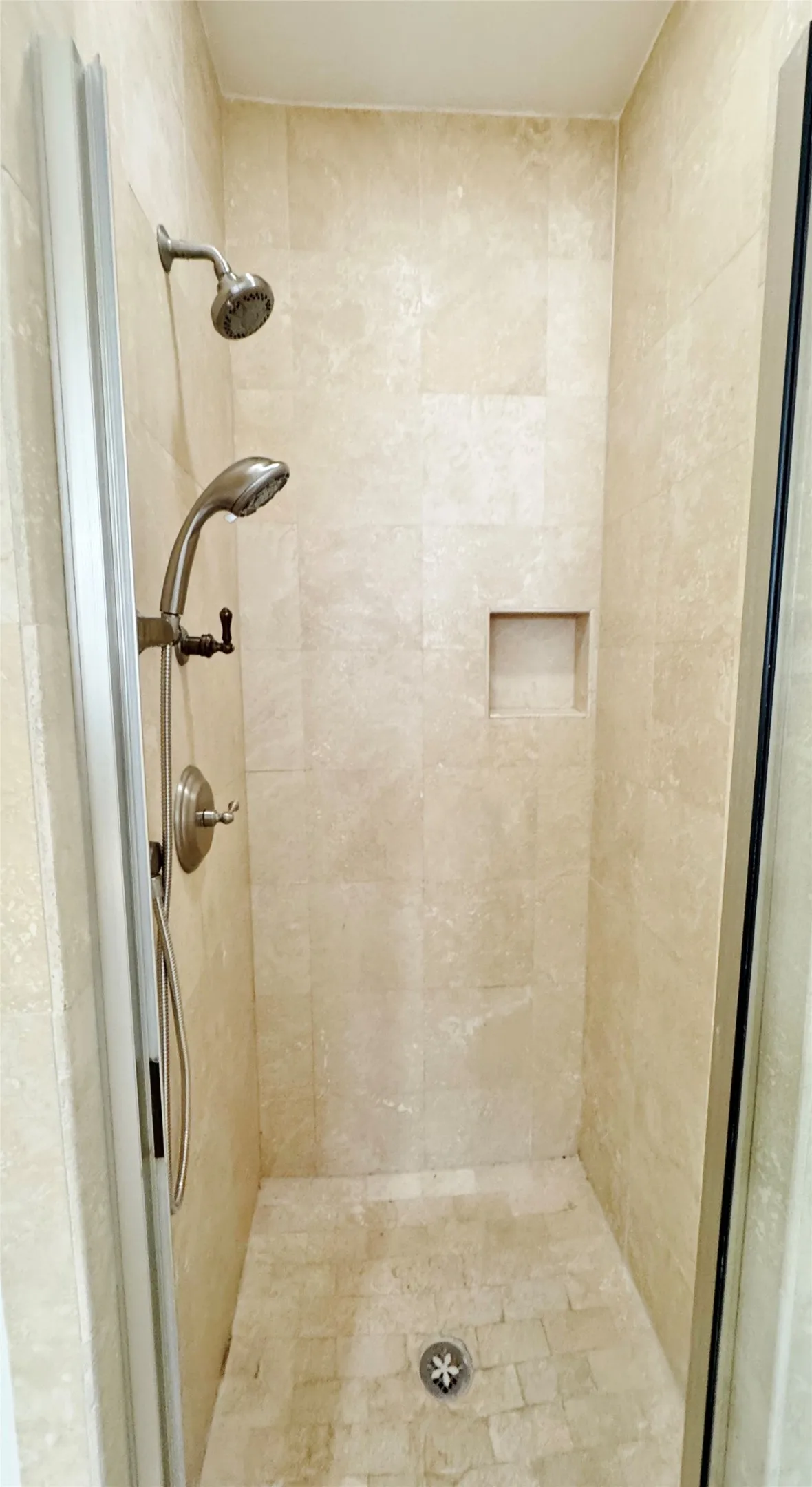 Townhouse For Rent in Dallas County , 4148 Grassmere Lane 3A, University Park, Texas 75205, 4 Bedroom, 4 Bathroom, 2 Garage spaces, 2,124 Sqft, built in 2007, mls#21364863, Real Estate Agent in University Park, Homes For Rent in Dallas county, Homes For Rent in University Park, Realtor in University Park Texas, Real Estate Brokerage Independent Realty Texas, Luminita Cordes Realtor