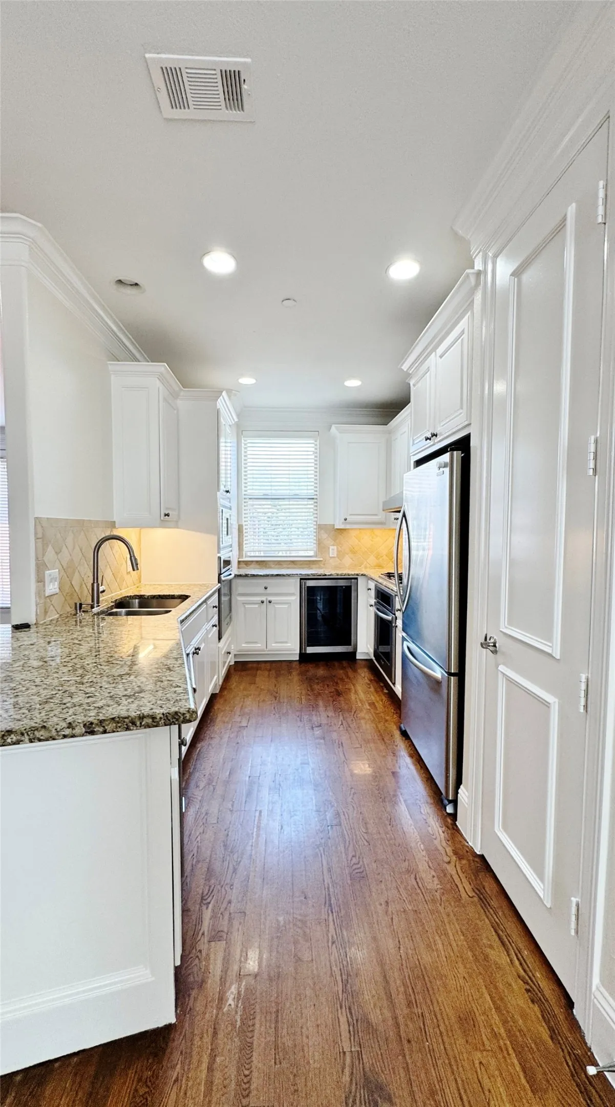 Townhouse For Rent in Dallas County , 4148 Grassmere Lane 3A, University Park, Texas 75205, 4 Bedroom, 4 Bathroom, 2 Garage spaces, 2,124 Sqft, built in 2007, mls#21364863, Real Estate Agent in University Park, Homes For Rent in Dallas county, Homes For Rent in University Park, Realtor in University Park Texas, Real Estate Brokerage Independent Realty Texas, Luminita Cordes Realtor