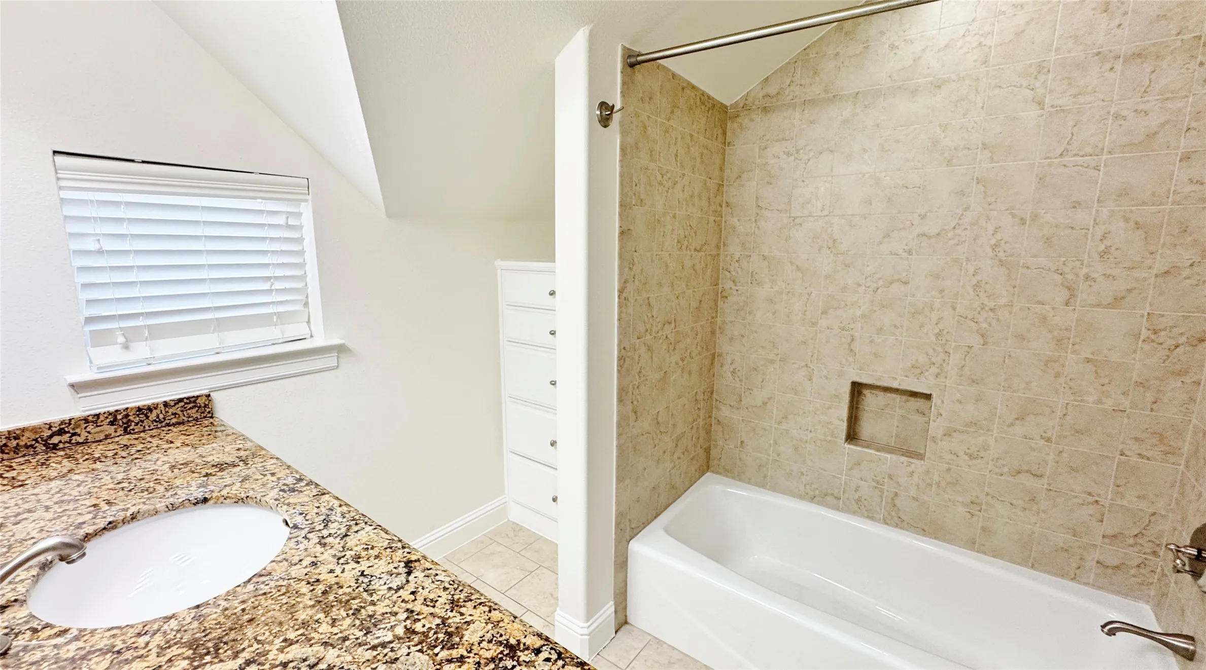 Townhouse For Rent in Dallas County , 4148 Grassmere Lane 3A, University Park, Texas 75205, 4 Bedroom, 4 Bathroom, 2 Garage spaces, 2,124 Sqft, built in 2007, mls#21364863, Real Estate Agent in University Park, Homes For Rent in Dallas county, Homes For Rent in University Park, Realtor in University Park Texas, Real Estate Brokerage Independent Realty Texas, Luminita Cordes Realtor