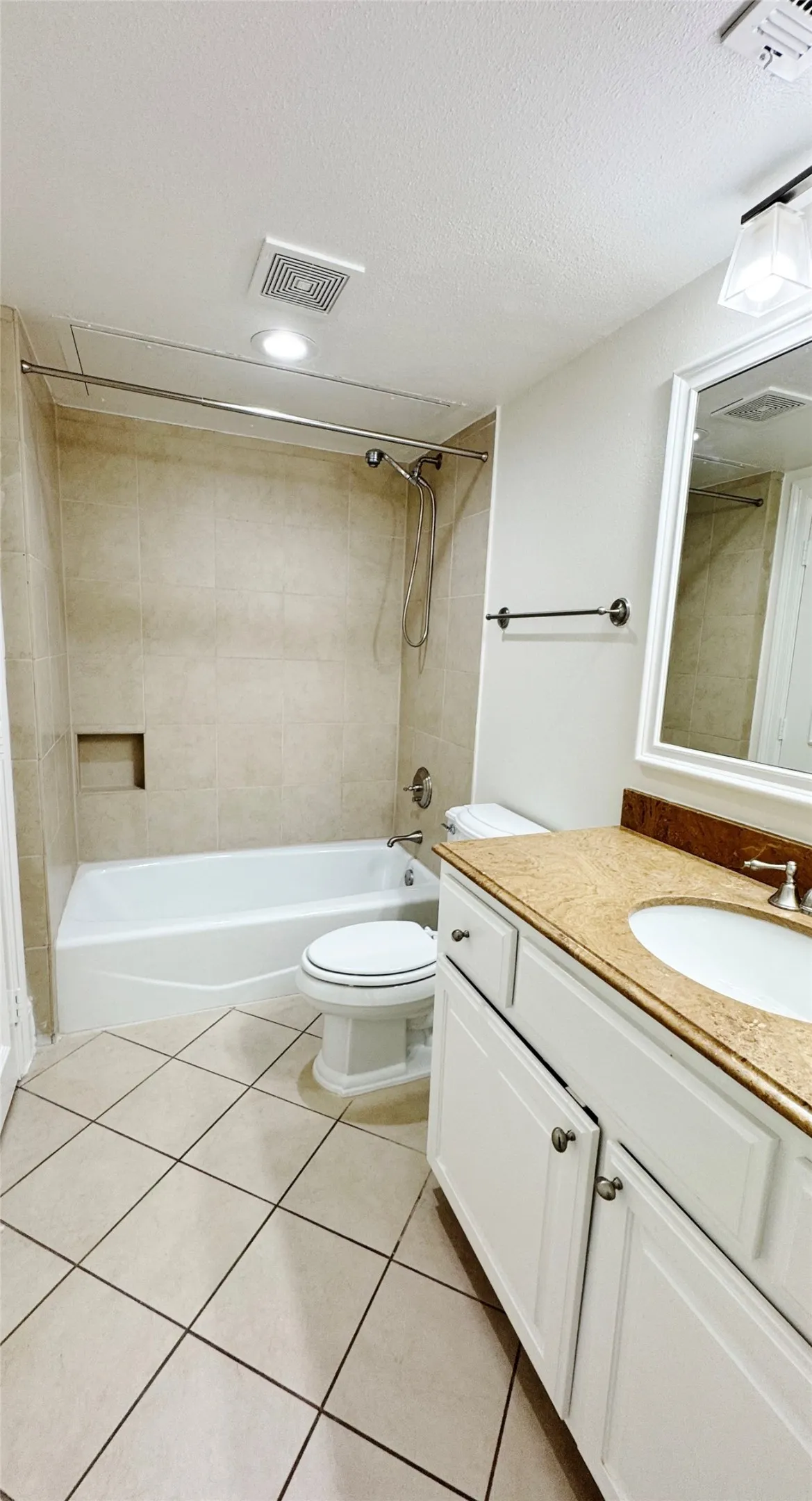Townhouse For Rent in Dallas County , 4148 Grassmere Lane 3A, University Park, Texas 75205, 4 Bedroom, 4 Bathroom, 2 Garage spaces, 2,124 Sqft, built in 2007, mls#21364863, Real Estate Agent in University Park, Homes For Rent in Dallas county, Homes For Rent in University Park, Realtor in University Park Texas, Real Estate Brokerage Independent Realty Texas, Luminita Cordes Realtor