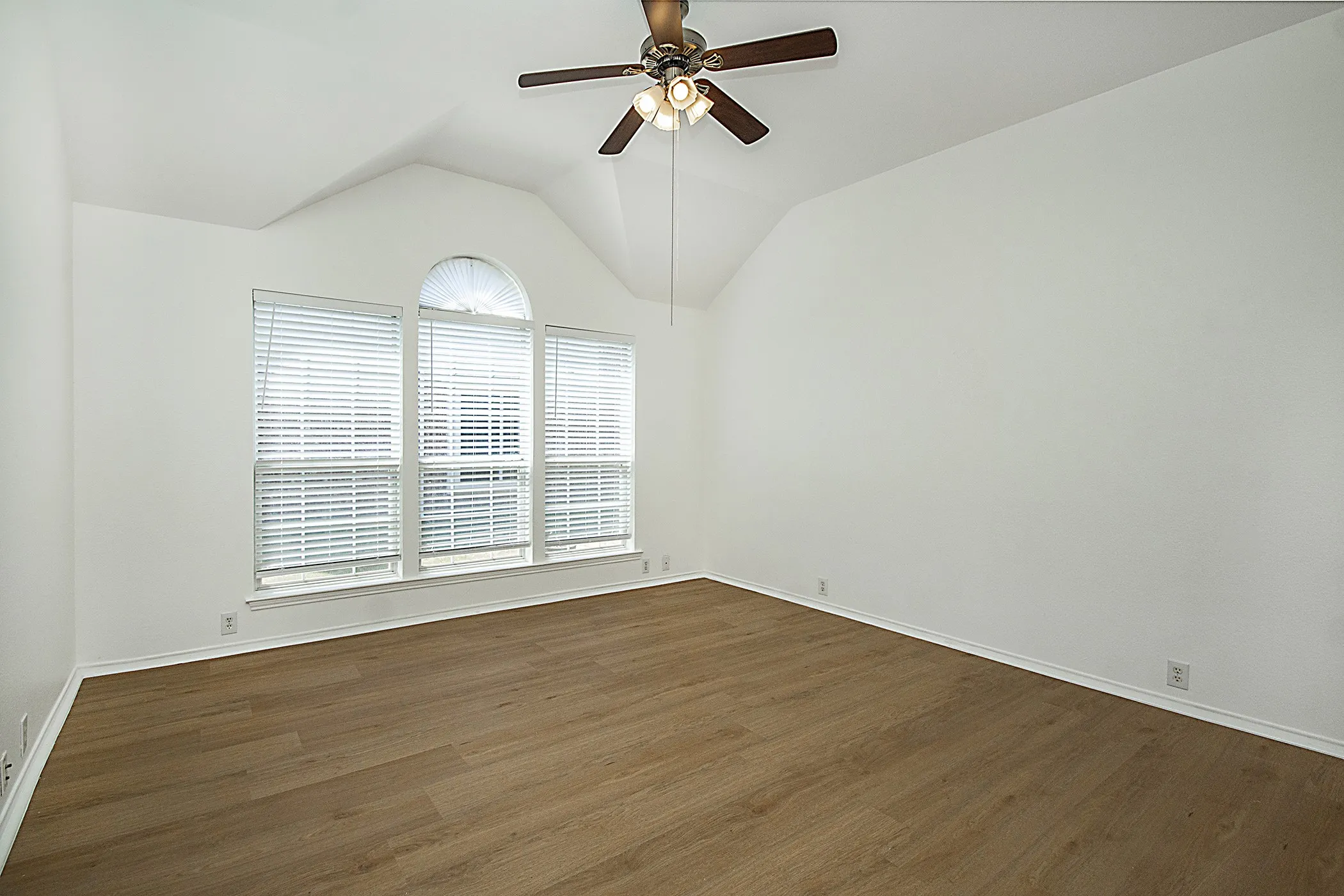 Single Family Residence For Sale in Collin County , 2452 Brycewood Lane, Plano, Texas 75025, 4 Bedroom, 2 Bathroom, 2 Garage spaces, 2,030 Sqft, built in 1998, mls#21321601, Real Estate Agent in Plano, Homes For Sale in Collin county, Homes For Sale in Plano, Realtor in Plano Texas, Real Estate Brokerage Independent Realty Texas, Luminita Cordes Realtor