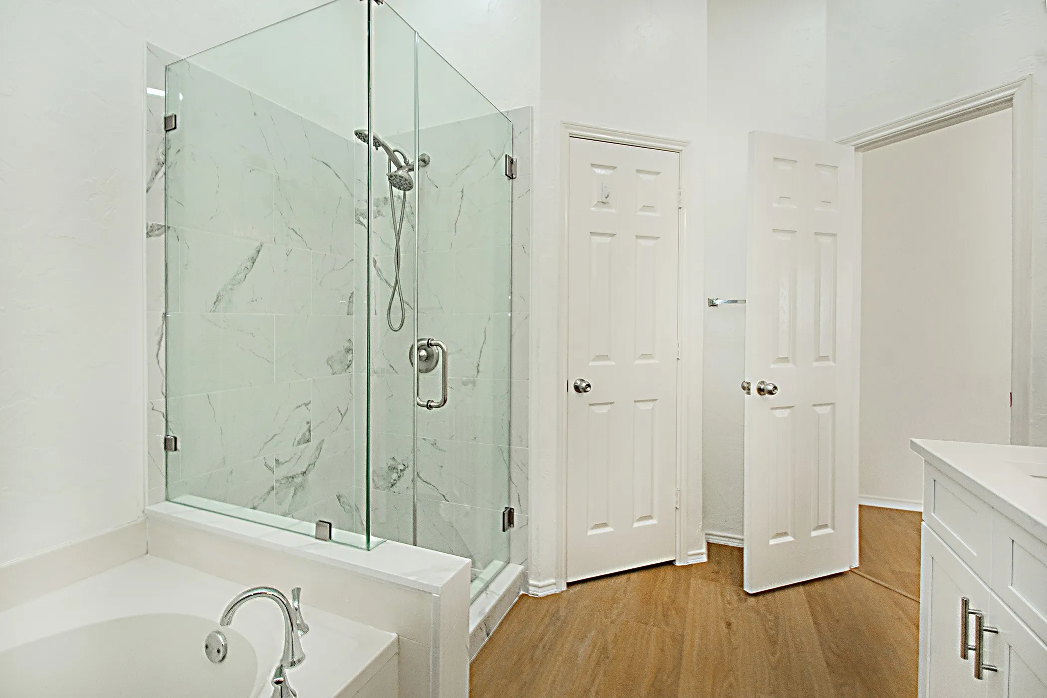 Single Family Residence For Sale in Collin County , 2452 Brycewood Lane, Plano, Texas 75025, 4 Bedroom, 2 Bathroom, 2 Garage spaces, 2,030 Sqft, built in 1998, mls#21321601, Real Estate Agent in Plano, Homes For Sale in Collin county, Homes For Sale in Plano, Realtor in Plano Texas, Real Estate Brokerage Independent Realty Texas, Luminita Cordes Realtor