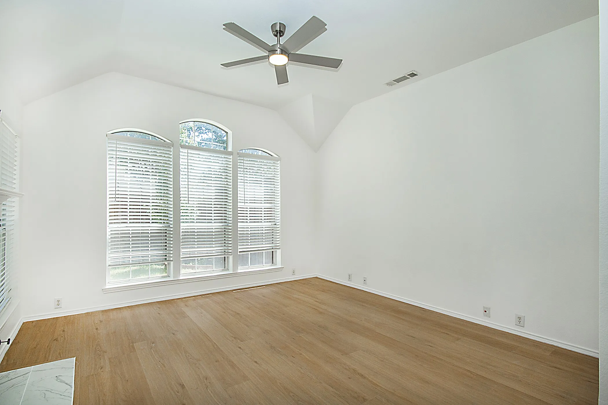 Single Family Residence For Sale in Collin County , 2452 Brycewood Lane, Plano, Texas 75025, 4 Bedroom, 2 Bathroom, 2 Garage spaces, 2,030 Sqft, built in 1998, mls#21321601, Real Estate Agent in Plano, Homes For Sale in Collin county, Homes For Sale in Plano, Realtor in Plano Texas, Real Estate Brokerage Independent Realty Texas, Luminita Cordes Realtor