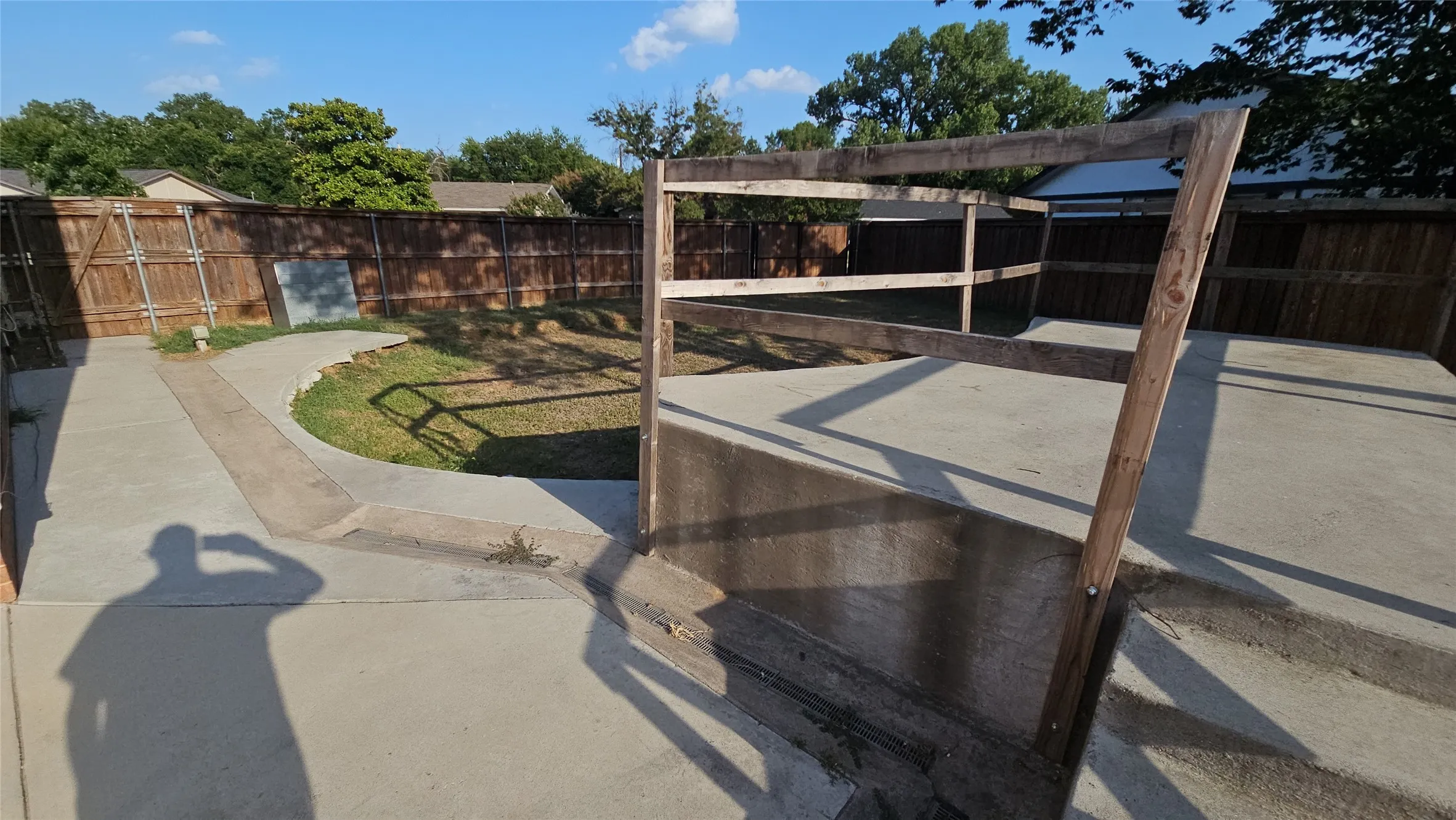 Single Family Residence For Sale in Tarrant County , 833 James Street, Azle, Texas 76020, 4 Bedroom, 2 Bathroom, 2 Garage spaces, 1,936 Sqft, built in 1976, mls#21352355, Real Estate Agent in Azle, Homes For Sale in Tarrant county, Homes For Sale in Azle, Realtor in Azle Texas, Real Estate Brokerage Independent Realty Texas, Luminita Cordes Realtor