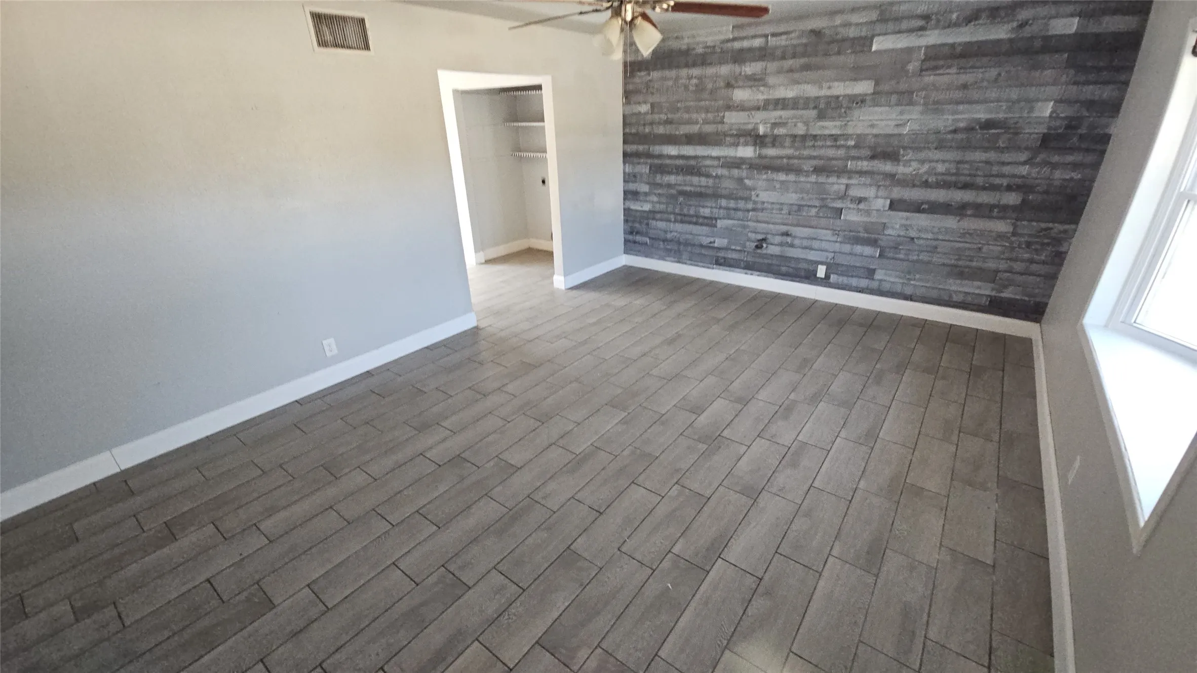 Single Family Residence For Sale in Tarrant County , 833 James Street, Azle, Texas 76020, 4 Bedroom, 2 Bathroom, 2 Garage spaces, 1,936 Sqft, built in 1976, mls#21352355, Real Estate Agent in Azle, Homes For Sale in Tarrant county, Homes For Sale in Azle, Realtor in Azle Texas, Real Estate Brokerage Independent Realty Texas, Luminita Cordes Realtor