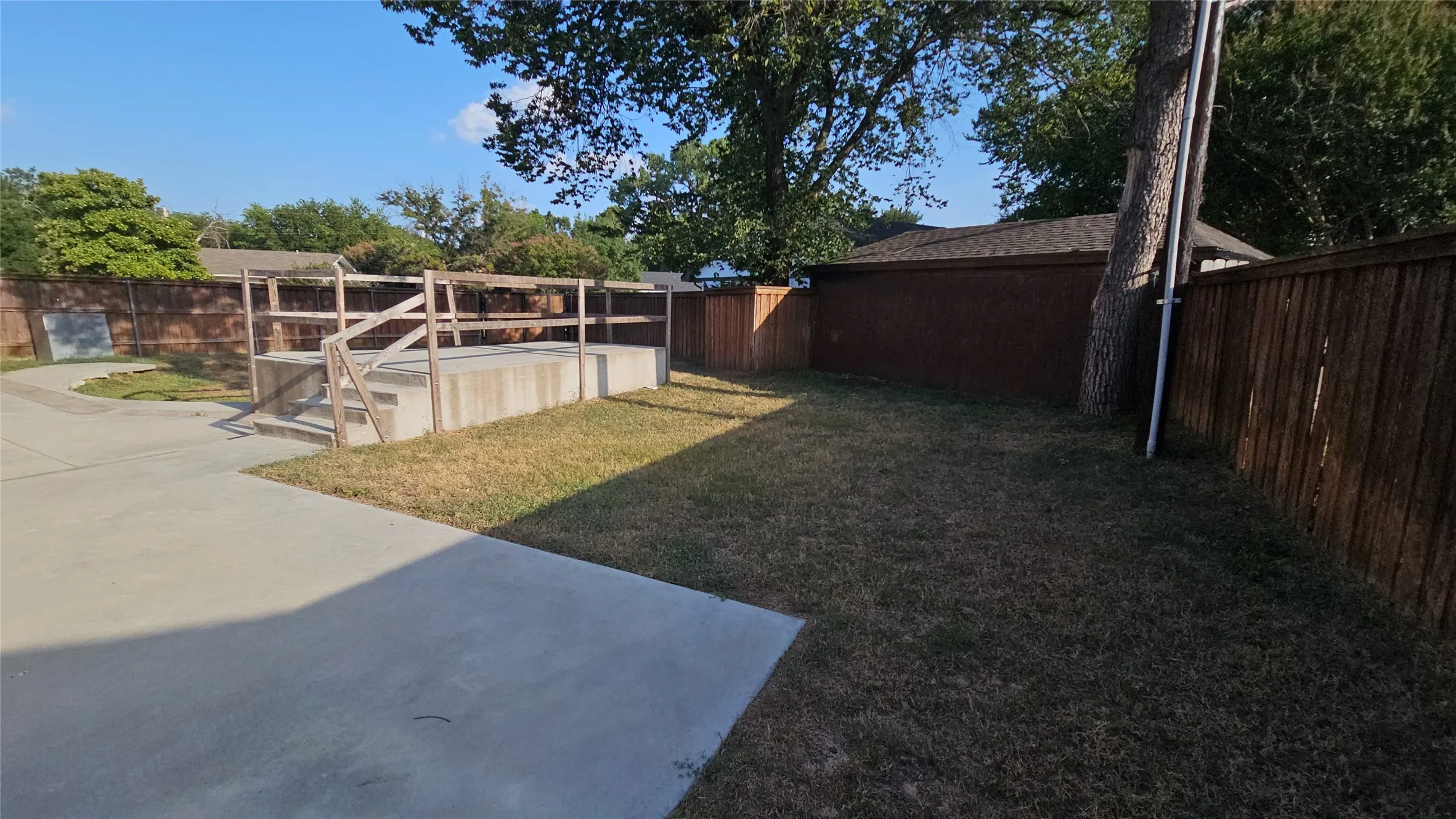 Single Family Residence For Sale in Tarrant County , 833 James Street, Azle, Texas 76020, 4 Bedroom, 2 Bathroom, 2 Garage spaces, 1,936 Sqft, built in 1976, mls#21352355, Real Estate Agent in Azle, Homes For Sale in Tarrant county, Homes For Sale in Azle, Realtor in Azle Texas, Real Estate Brokerage Independent Realty Texas, Luminita Cordes Realtor