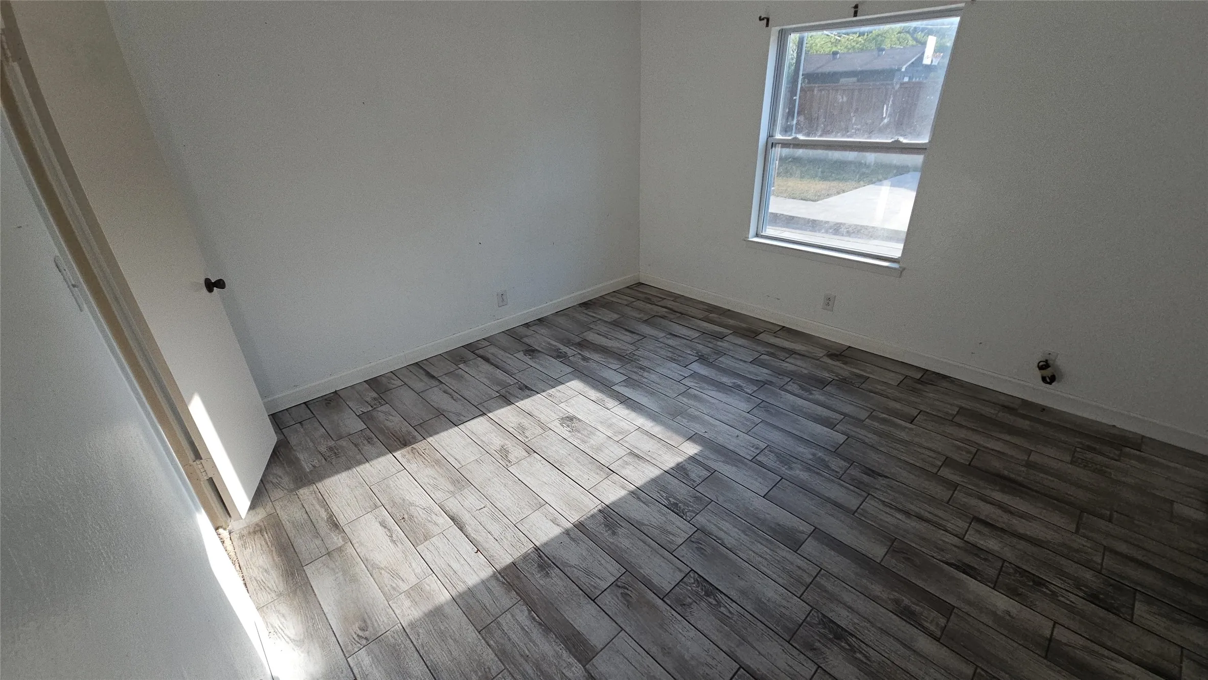 Single Family Residence For Sale in Tarrant County , 833 James Street, Azle, Texas 76020, 4 Bedroom, 2 Bathroom, 2 Garage spaces, 1,936 Sqft, built in 1976, mls#21352355, Real Estate Agent in Azle, Homes For Sale in Tarrant county, Homes For Sale in Azle, Realtor in Azle Texas, Real Estate Brokerage Independent Realty Texas, Luminita Cordes Realtor