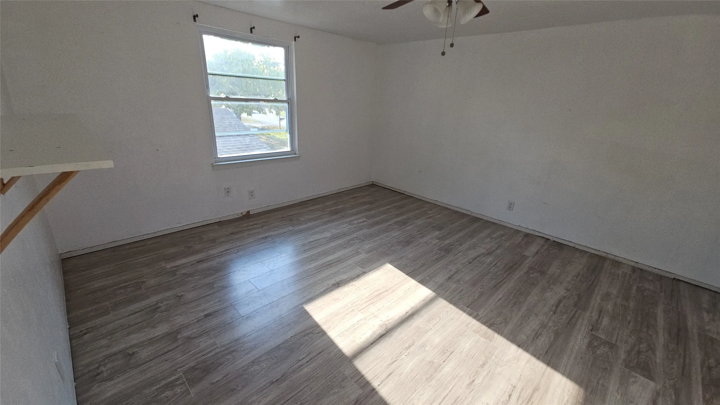 Single Family Residence For Sale in Tarrant County , 833 James Street, Azle, Texas 76020, 4 Bedroom, 2 Bathroom, 2 Garage spaces, 1,936 Sqft, built in 1976, mls#21352355, Real Estate Agent in Azle, Homes For Sale in Tarrant county, Homes For Sale in Azle, Realtor in Azle Texas, Real Estate Brokerage Independent Realty Texas, Luminita Cordes Realtor