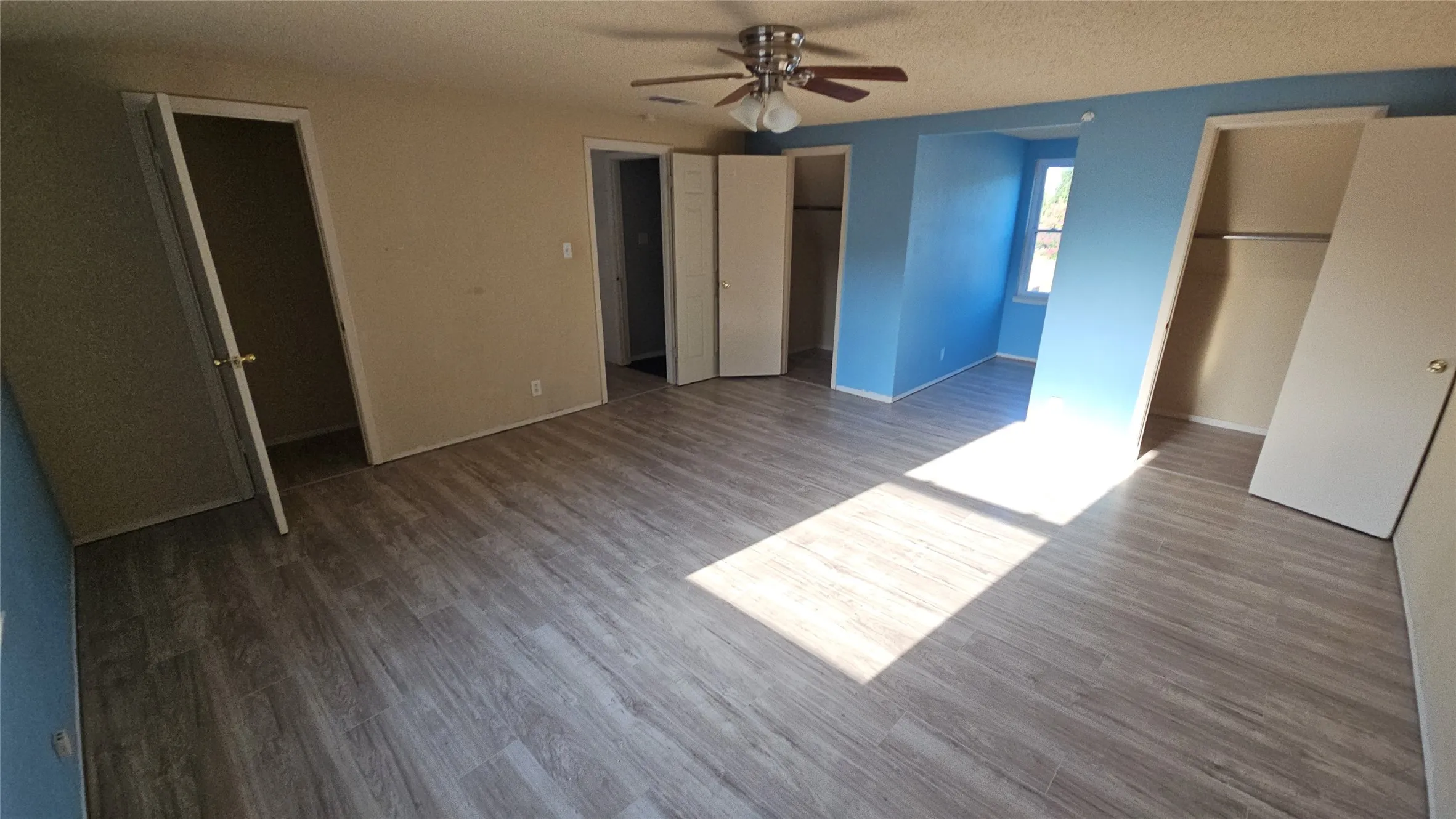 Single Family Residence For Sale in Tarrant County , 833 James Street, Azle, Texas 76020, 4 Bedroom, 2 Bathroom, 2 Garage spaces, 1,936 Sqft, built in 1976, mls#21352355, Real Estate Agent in Azle, Homes For Sale in Tarrant county, Homes For Sale in Azle, Realtor in Azle Texas, Real Estate Brokerage Independent Realty Texas, Luminita Cordes Realtor