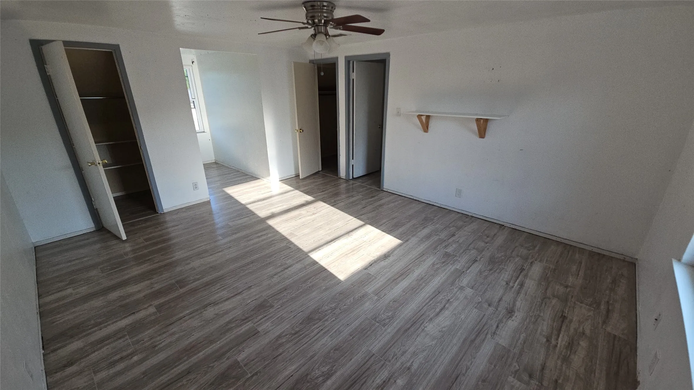 Single Family Residence For Sale in Tarrant County , 833 James Street, Azle, Texas 76020, 4 Bedroom, 2 Bathroom, 2 Garage spaces, 1,936 Sqft, built in 1976, mls#21352355, Real Estate Agent in Azle, Homes For Sale in Tarrant county, Homes For Sale in Azle, Realtor in Azle Texas, Real Estate Brokerage Independent Realty Texas, Luminita Cordes Realtor