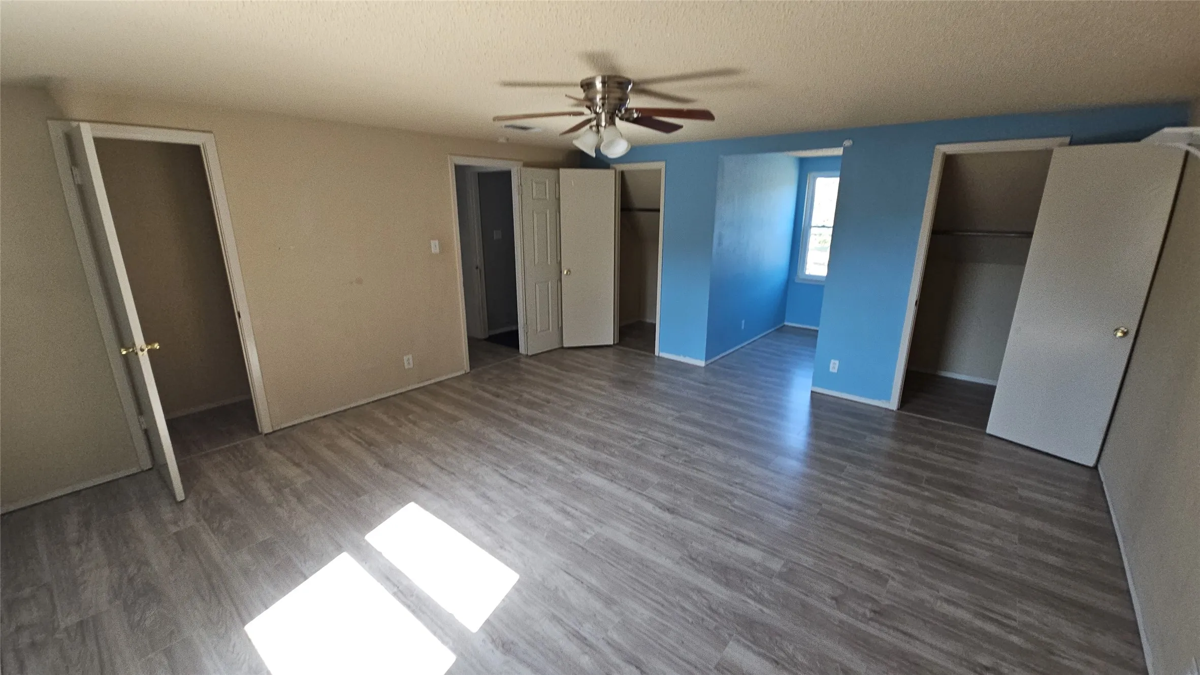 Single Family Residence For Sale in Tarrant County , 833 James Street, Azle, Texas 76020, 4 Bedroom, 2 Bathroom, 2 Garage spaces, 1,936 Sqft, built in 1976, mls#21352355, Real Estate Agent in Azle, Homes For Sale in Tarrant county, Homes For Sale in Azle, Realtor in Azle Texas, Real Estate Brokerage Independent Realty Texas, Luminita Cordes Realtor
