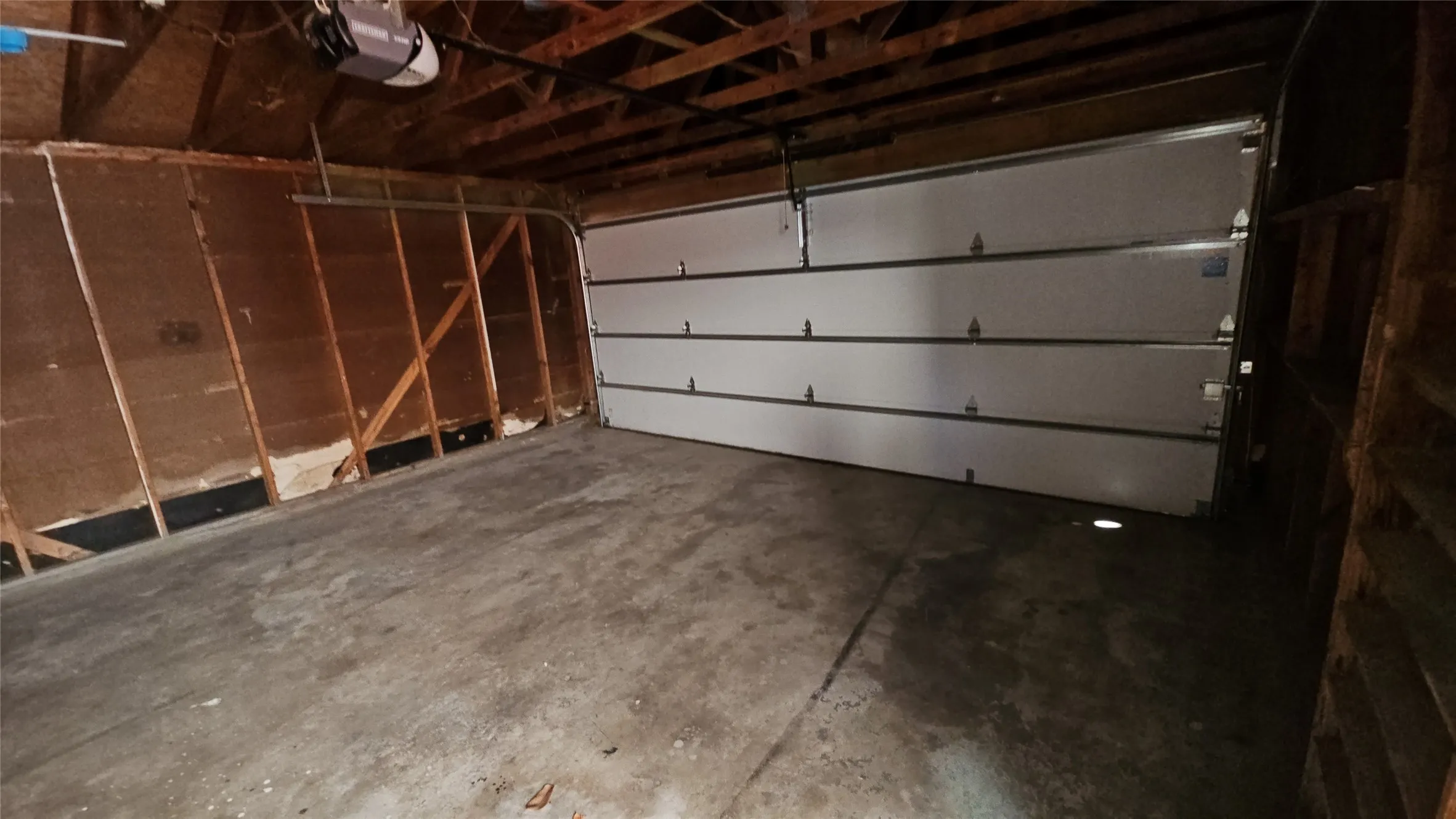 Single Family Residence For Sale in Tarrant County , 833 James Street, Azle, Texas 76020, 4 Bedroom, 2 Bathroom, 2 Garage spaces, 1,936 Sqft, built in 1976, mls#21352355, Real Estate Agent in Azle, Homes For Sale in Tarrant county, Homes For Sale in Azle, Realtor in Azle Texas, Real Estate Brokerage Independent Realty Texas, Luminita Cordes Realtor