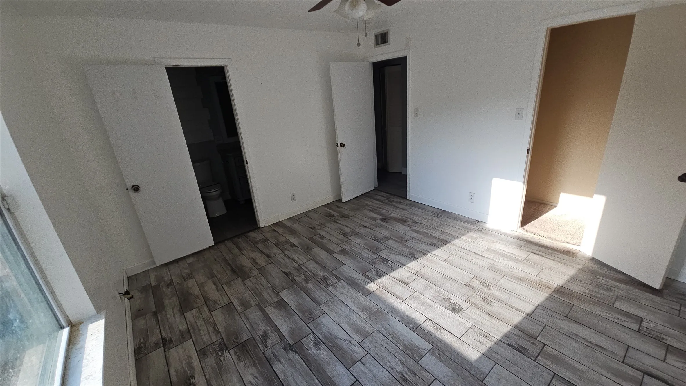 Single Family Residence For Sale in Tarrant County , 833 James Street, Azle, Texas 76020, 4 Bedroom, 2 Bathroom, 2 Garage spaces, 1,936 Sqft, built in 1976, mls#21352355, Real Estate Agent in Azle, Homes For Sale in Tarrant county, Homes For Sale in Azle, Realtor in Azle Texas, Real Estate Brokerage Independent Realty Texas, Luminita Cordes Realtor