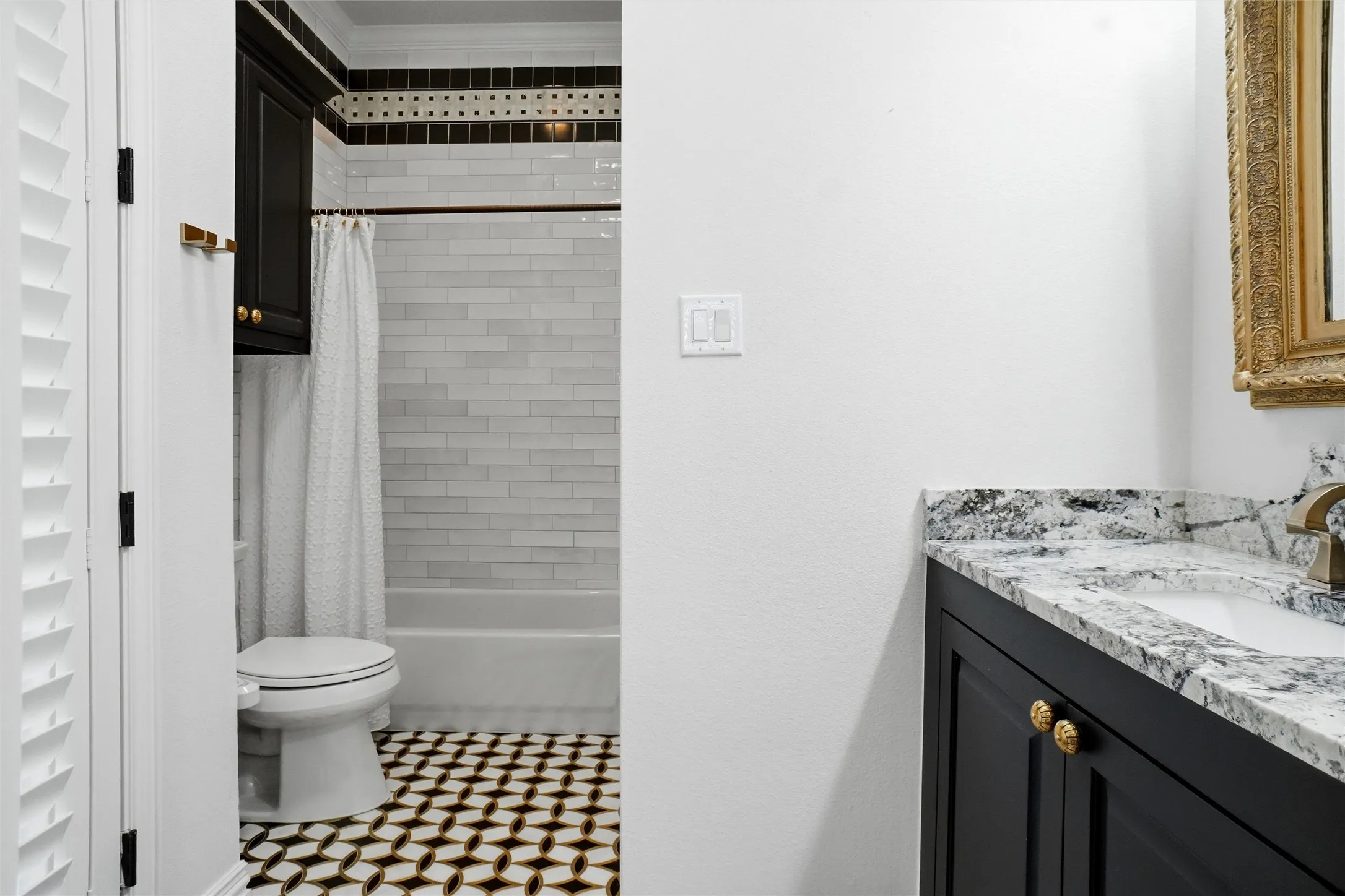Single Family Residence For Sale in Tarrant County , 5024 Strathmore, Colleyville, Texas 76034, 5 Bedroom, 5 Bathroom, 3 Garage spaces, 4,448 Sqft, built in 2005, mls#21364681, Real Estate Agent in Colleyville, Homes For Sale in Tarrant county, Homes For Sale in Colleyville, Realtor in Colleyville Texas, Real Estate Brokerage Independent Realty Texas, Luminita Cordes Realtor
