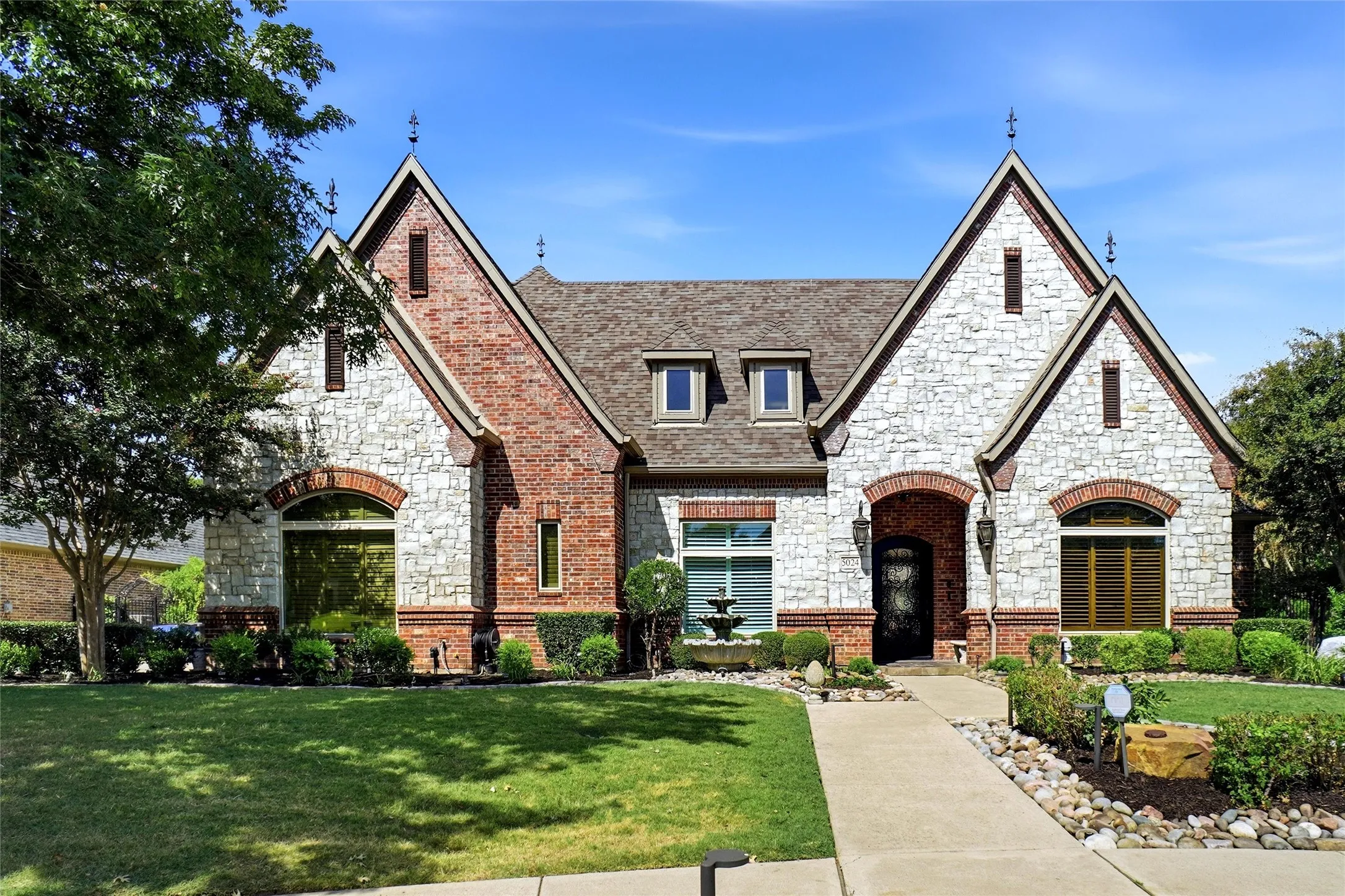 Single Family Residence For Sale in Tarrant County , 5024 Strathmore, Colleyville, Texas 76034, 5 Bedroom, 5 Bathroom, 3 Garage spaces, 4,448 Sqft, built in 2005, mls#21364681, Real Estate Agent in Colleyville, Homes For Sale in Tarrant county, Homes For Sale in Colleyville, Realtor in Colleyville Texas, Real Estate Brokerage Independent Realty Texas, Luminita Cordes Realtor