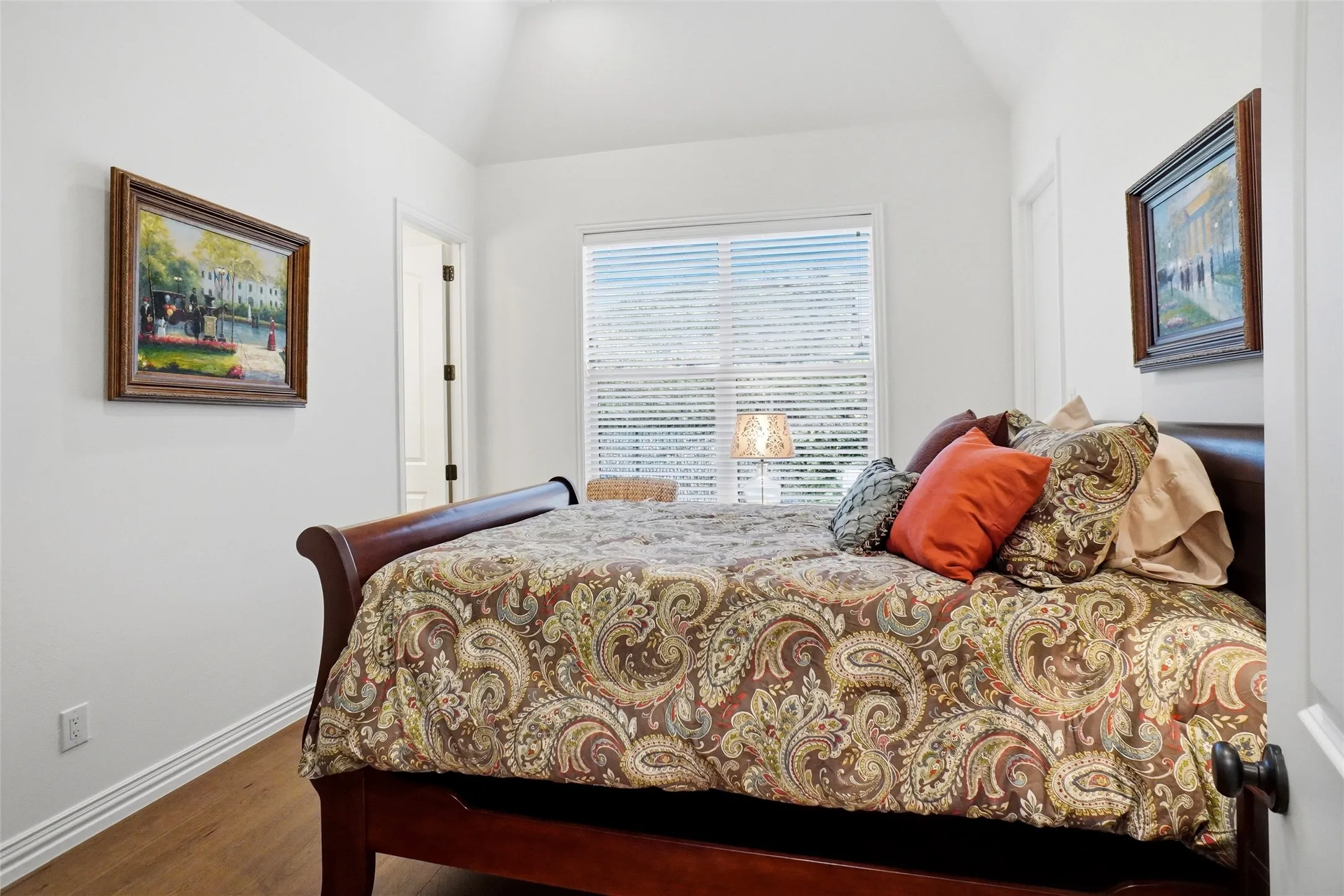 Single Family Residence For Sale in Tarrant County , 5024 Strathmore, Colleyville, Texas 76034, 5 Bedroom, 5 Bathroom, 3 Garage spaces, 4,448 Sqft, built in 2005, mls#21364681, Real Estate Agent in Colleyville, Homes For Sale in Tarrant county, Homes For Sale in Colleyville, Realtor in Colleyville Texas, Real Estate Brokerage Independent Realty Texas, Luminita Cordes Realtor