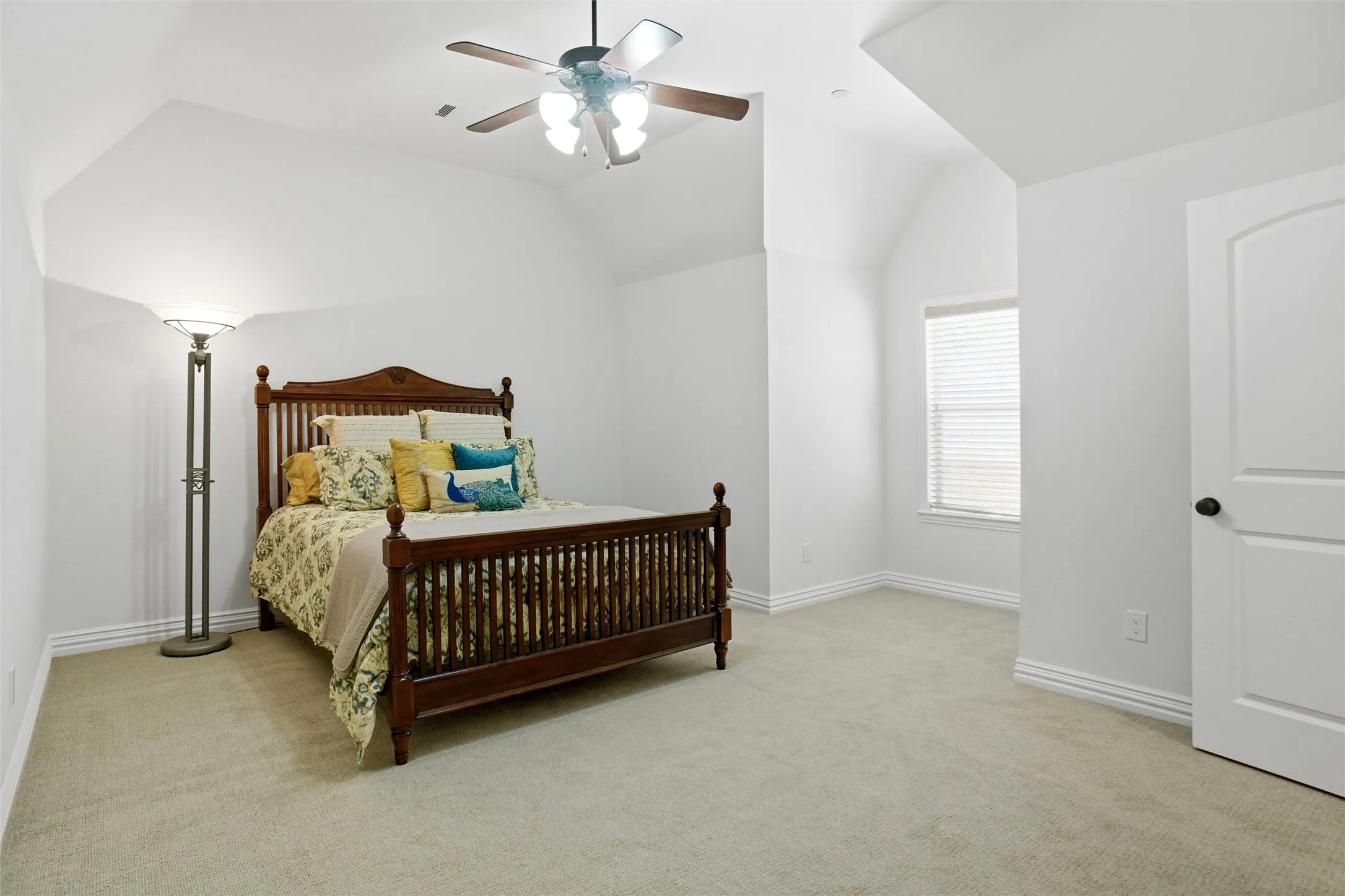 Single Family Residence For Sale in Tarrant County , 5024 Strathmore, Colleyville, Texas 76034, 5 Bedroom, 5 Bathroom, 3 Garage spaces, 4,448 Sqft, built in 2005, mls#21364681, Real Estate Agent in Colleyville, Homes For Sale in Tarrant county, Homes For Sale in Colleyville, Realtor in Colleyville Texas, Real Estate Brokerage Independent Realty Texas, Luminita Cordes Realtor