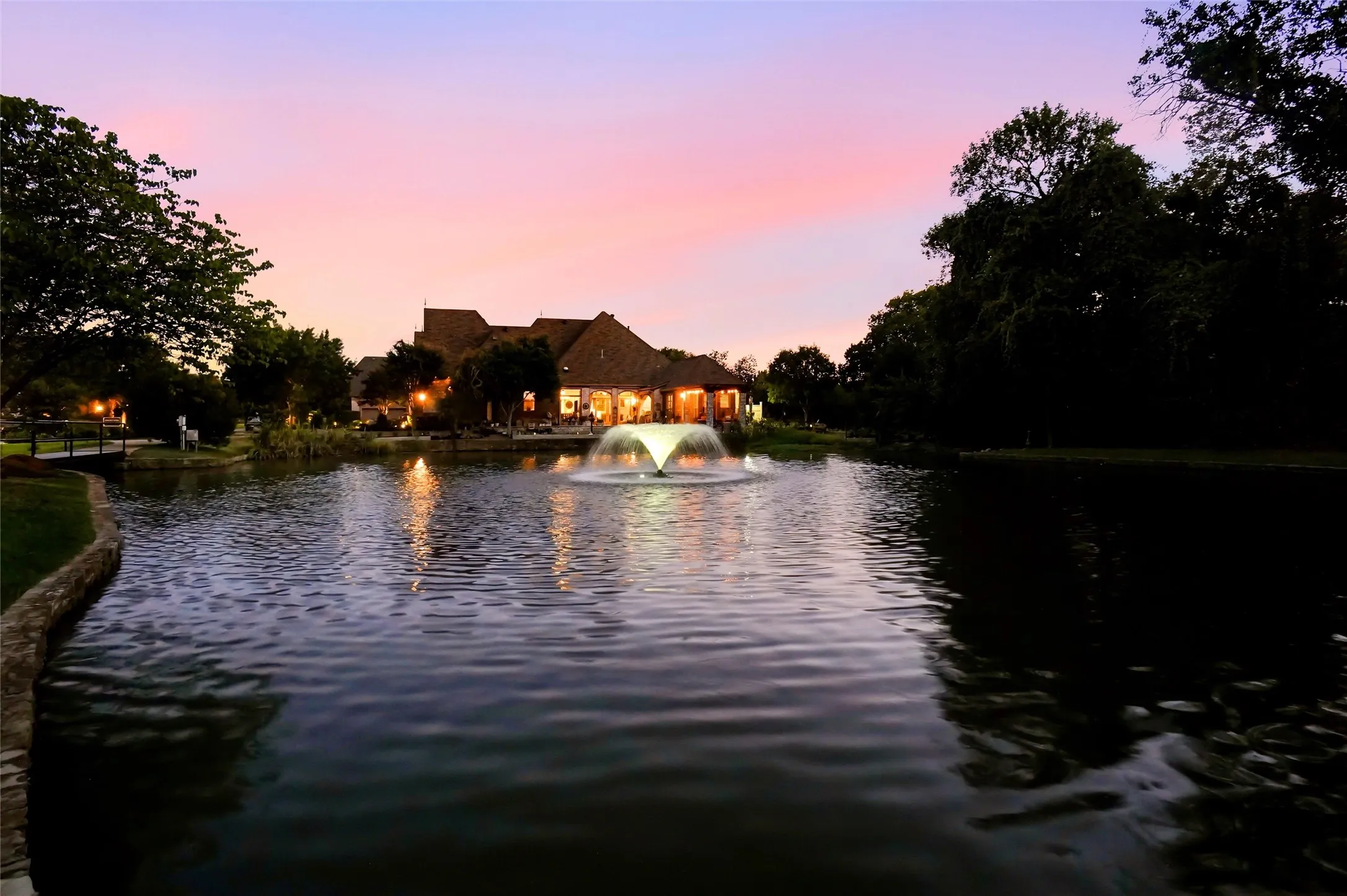 Single Family Residence For Sale in Tarrant County , 5024 Strathmore, Colleyville, Texas 76034, 5 Bedroom, 5 Bathroom, 3 Garage spaces, 4,448 Sqft, built in 2005, mls#21364681, Real Estate Agent in Colleyville, Homes For Sale in Tarrant county, Homes For Sale in Colleyville, Realtor in Colleyville Texas, Real Estate Brokerage Independent Realty Texas, Luminita Cordes Realtor