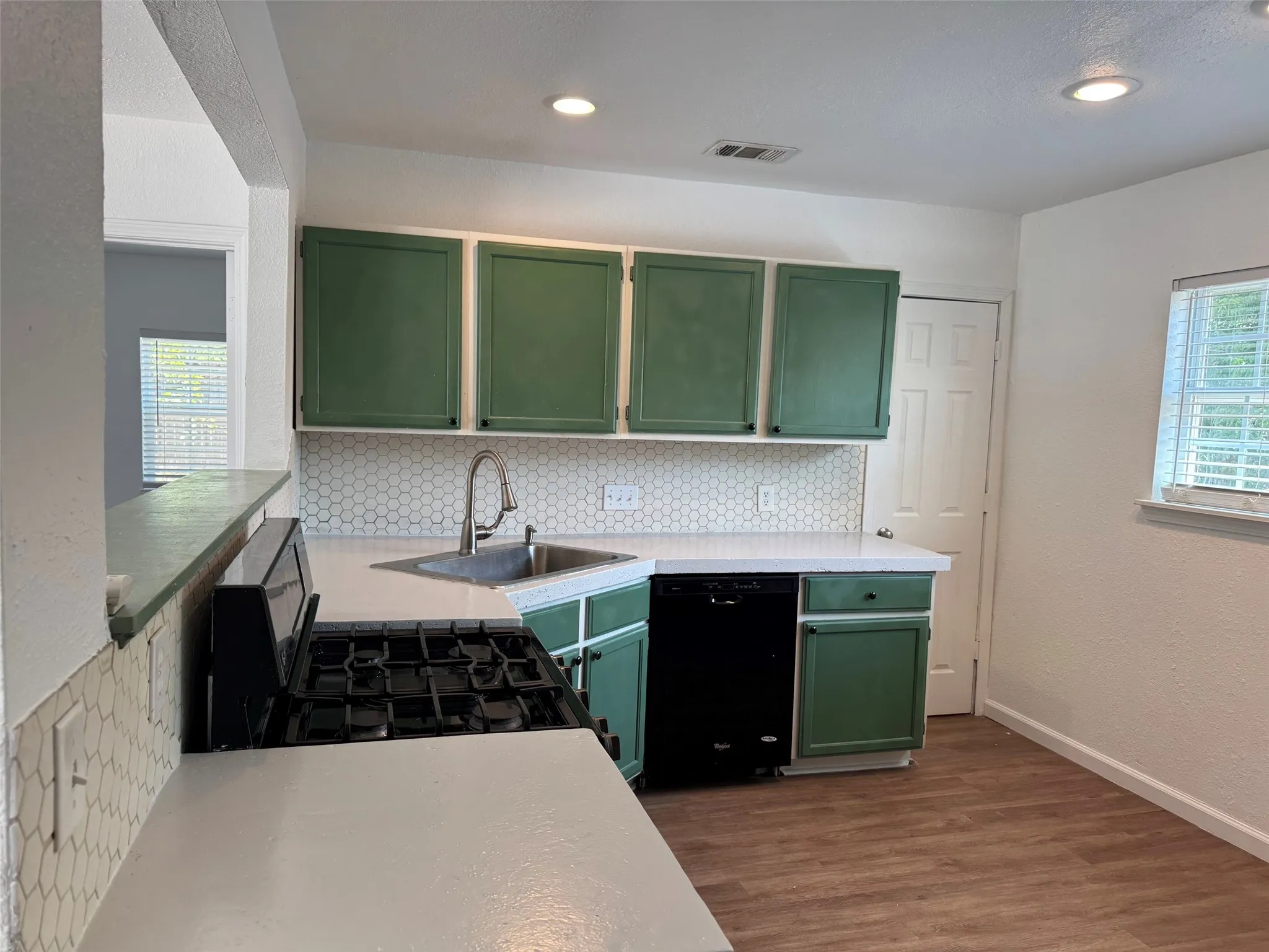 Single Family Residence For Sale in Erath County , 804 E Hook Street, Stephenville, Texas 76401, 2 Bedroom, 2 Bathroom, Garage spaces, 900 Sqft, built in 1930, mls#21364454, Real Estate Agent in Stephenville, Homes For Sale in Erath county, Homes For Sale in Stephenville, Realtor in Stephenville Texas, Real Estate Brokerage Independent Realty Texas, Luminita Cordes Realtor