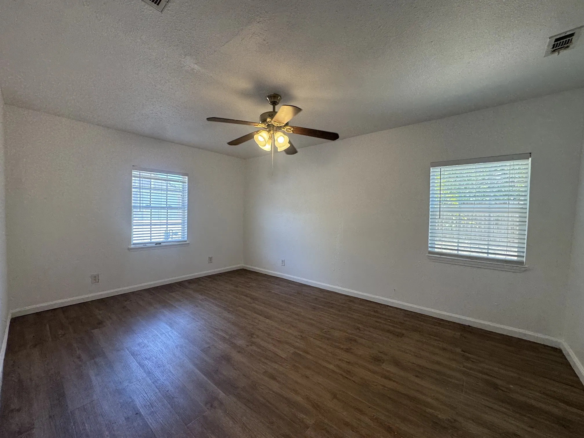 Single Family Residence For Sale in Erath County , 804 E Hook Street, Stephenville, Texas 76401, 2 Bedroom, 2 Bathroom, Garage spaces, 900 Sqft, built in 1930, mls#21364454, Real Estate Agent in Stephenville, Homes For Sale in Erath county, Homes For Sale in Stephenville, Realtor in Stephenville Texas, Real Estate Brokerage Independent Realty Texas, Luminita Cordes Realtor