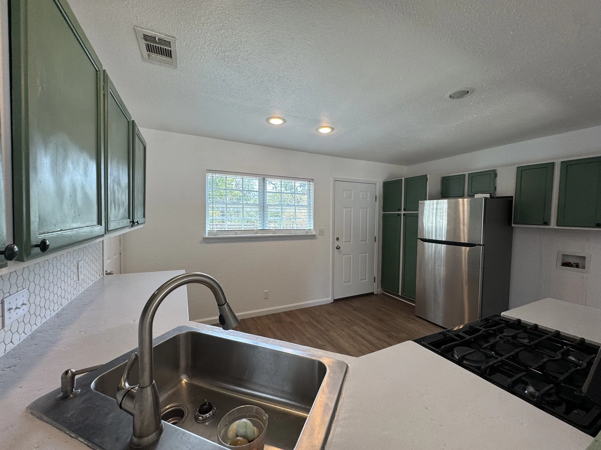 Single Family Residence For Sale in Erath County , 804 E Hook Street, Stephenville, Texas 76401, 2 Bedroom, 2 Bathroom, Garage spaces, 900 Sqft, built in 1930, mls#21364454, Real Estate Agent in Stephenville, Homes For Sale in Erath county, Homes For Sale in Stephenville, Realtor in Stephenville Texas, Real Estate Brokerage Independent Realty Texas, Luminita Cordes Realtor
