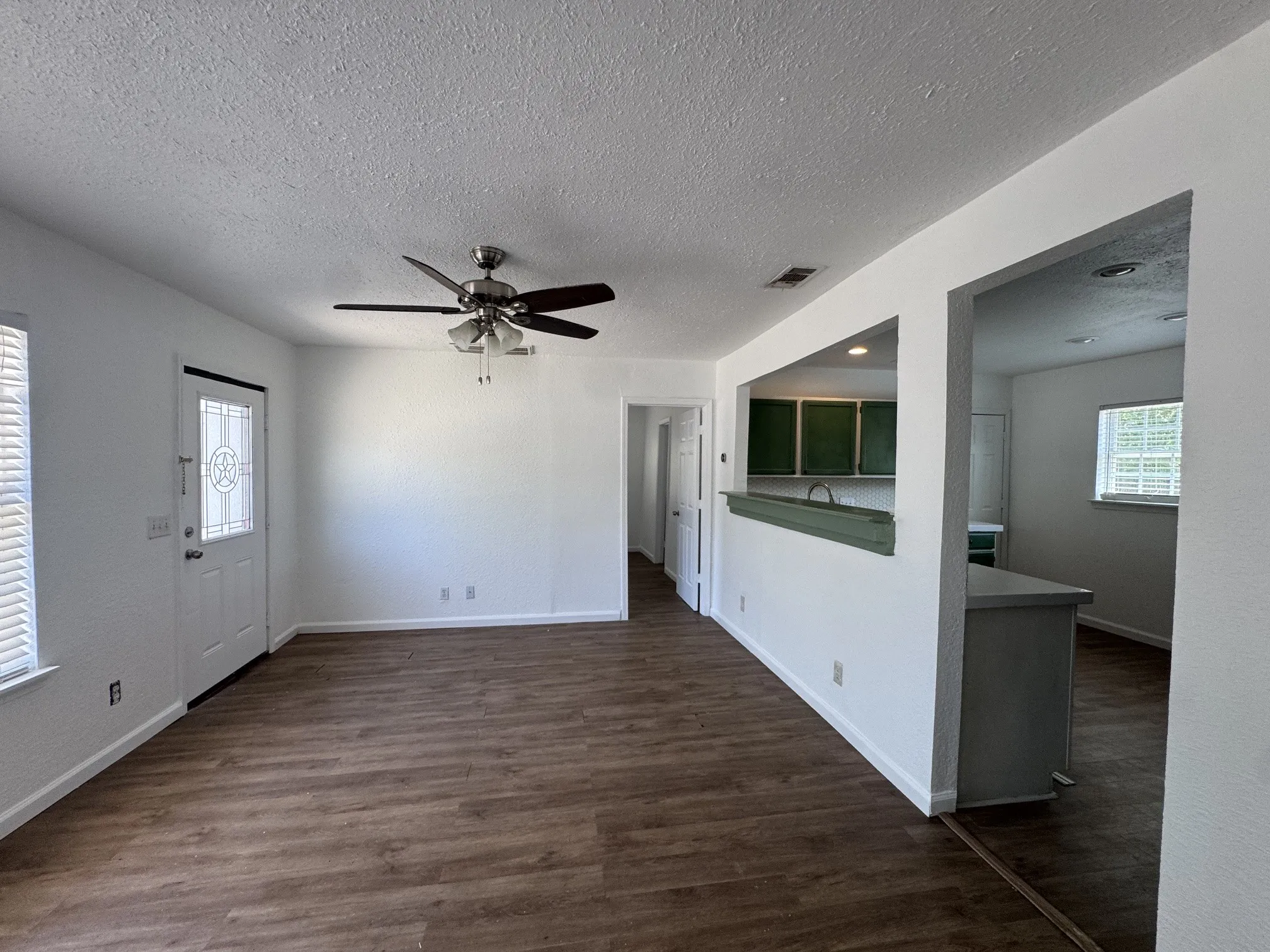 Single Family Residence For Sale in Erath County , 804 E Hook Street, Stephenville, Texas 76401, 2 Bedroom, 2 Bathroom, Garage spaces, 900 Sqft, built in 1930, mls#21364454, Real Estate Agent in Stephenville, Homes For Sale in Erath county, Homes For Sale in Stephenville, Realtor in Stephenville Texas, Real Estate Brokerage Independent Realty Texas, Luminita Cordes Realtor