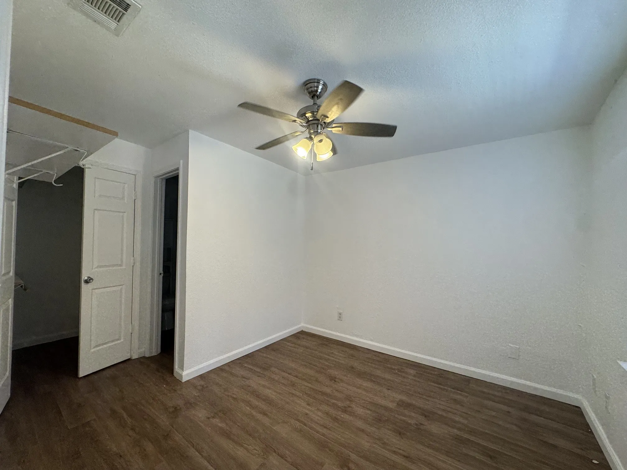 Single Family Residence For Sale in Erath County , 804 E Hook Street, Stephenville, Texas 76401, 2 Bedroom, 2 Bathroom, Garage spaces, 900 Sqft, built in 1930, mls#21364454, Real Estate Agent in Stephenville, Homes For Sale in Erath county, Homes For Sale in Stephenville, Realtor in Stephenville Texas, Real Estate Brokerage Independent Realty Texas, Luminita Cordes Realtor