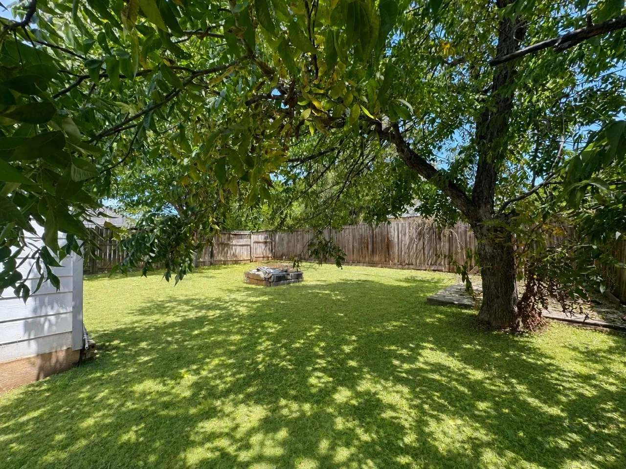 Single Family Residence For Sale in Erath County , 804 E Hook Street, Stephenville, Texas 76401, 2 Bedroom, 2 Bathroom, Garage spaces, 900 Sqft, built in 1930, mls#21364454, Real Estate Agent in Stephenville, Homes For Sale in Erath county, Homes For Sale in Stephenville, Realtor in Stephenville Texas, Real Estate Brokerage Independent Realty Texas, Luminita Cordes Realtor