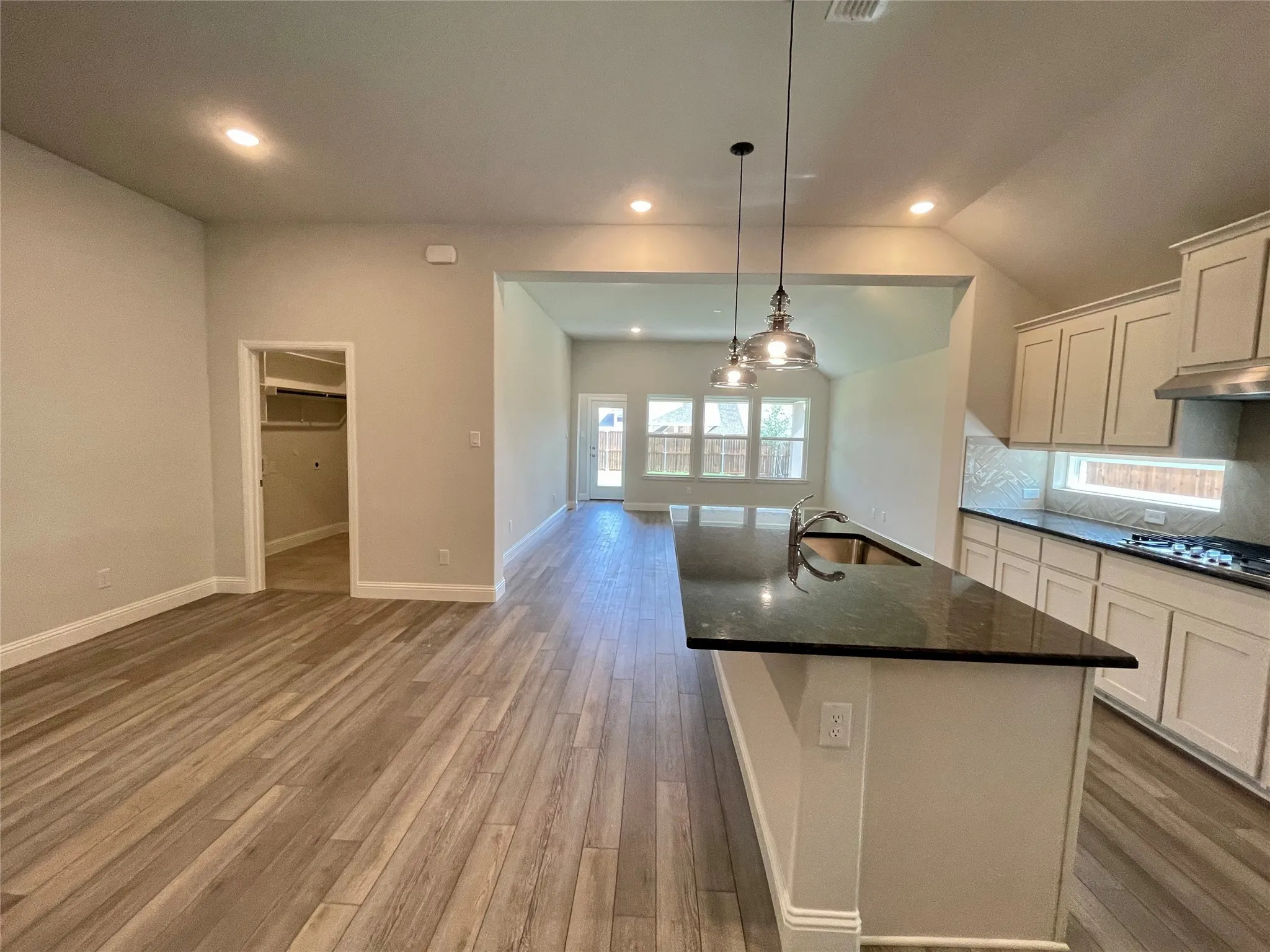 Single Family Residence For Rent in Collin County , 4005 Blue Stem Boulevard, Melissa, Texas 75454, 5 Bedroom, 3 Bathroom, 2 Garage spaces, 2,399 Sqft, built in 2022, mls#21357675, Real Estate Agent in Melissa, Homes For Rent in Collin county, Homes For Rent in Melissa, Realtor in Melissa Texas, Real Estate Brokerage Independent Realty Texas, Luminita Cordes Realtor
