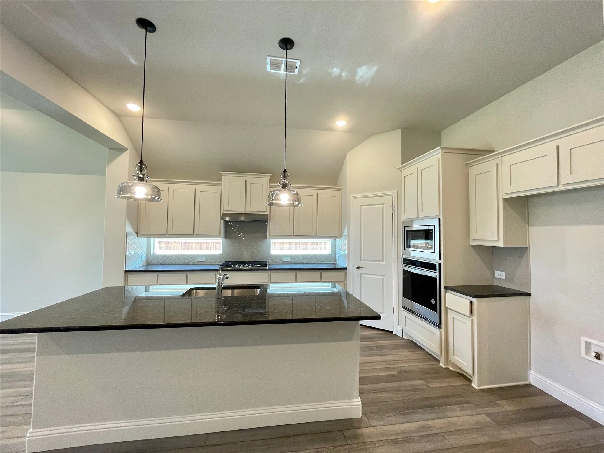 Single Family Residence For Rent in Collin County , 4005 Blue Stem Boulevard, Melissa, Texas 75454, 5 Bedroom, 3 Bathroom, 2 Garage spaces, 2,399 Sqft, built in 2022, mls#21357675, Real Estate Agent in Melissa, Homes For Rent in Collin county, Homes For Rent in Melissa, Realtor in Melissa Texas, Real Estate Brokerage Independent Realty Texas, Luminita Cordes Realtor