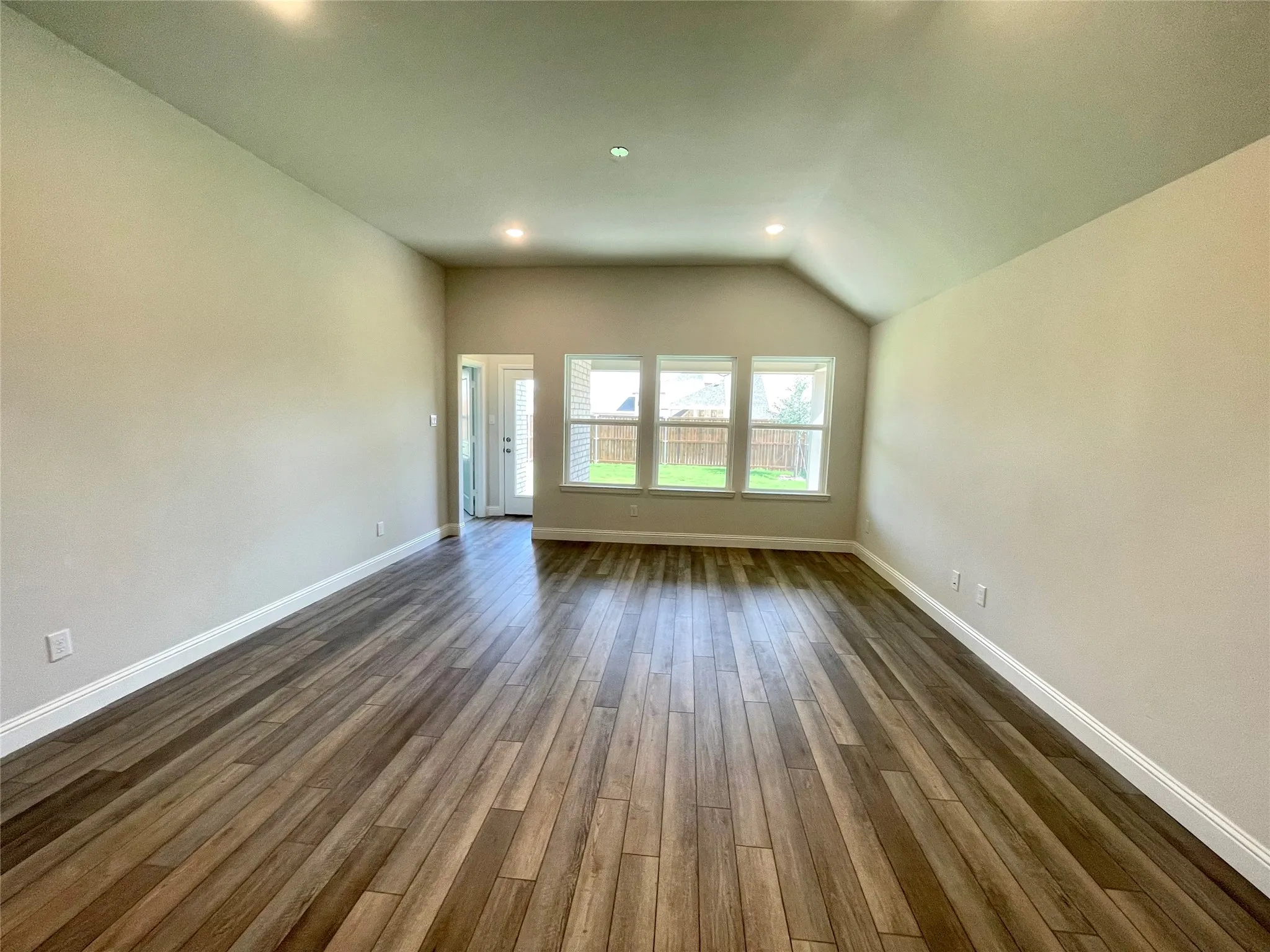 Single Family Residence For Rent in Collin County , 4005 Blue Stem Boulevard, Melissa, Texas 75454, 5 Bedroom, 3 Bathroom, 2 Garage spaces, 2,399 Sqft, built in 2022, mls#21357675, Real Estate Agent in Melissa, Homes For Rent in Collin county, Homes For Rent in Melissa, Realtor in Melissa Texas, Real Estate Brokerage Independent Realty Texas, Luminita Cordes Realtor