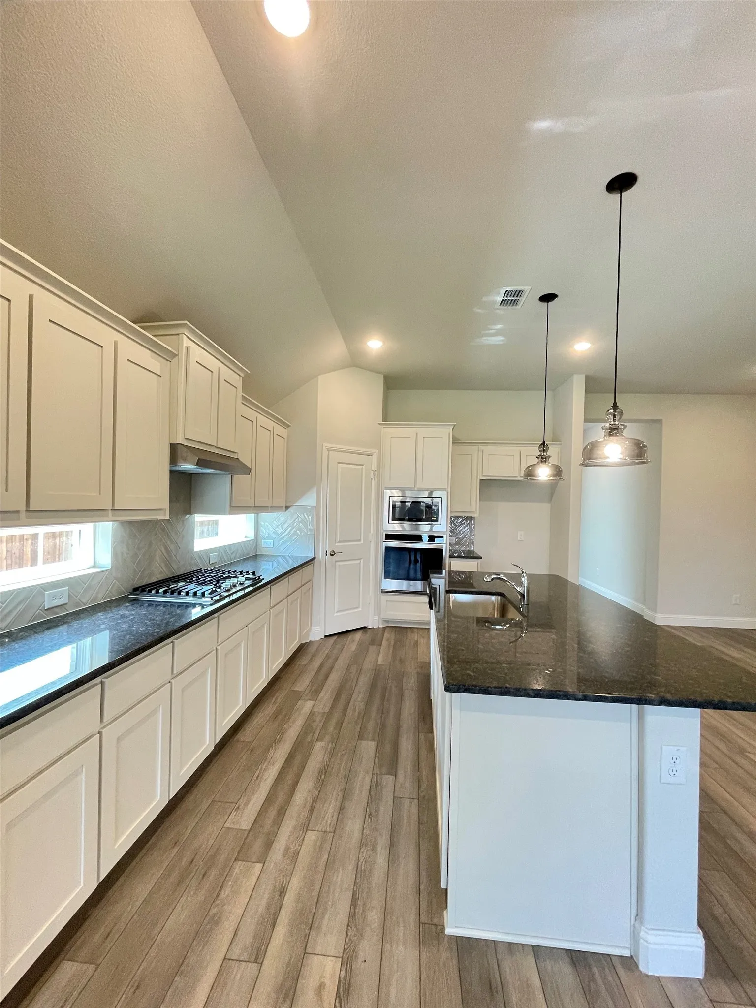 Single Family Residence For Rent in Collin County , 4005 Blue Stem Boulevard, Melissa, Texas 75454, 5 Bedroom, 3 Bathroom, 2 Garage spaces, 2,399 Sqft, built in 2022, mls#21357675, Real Estate Agent in Melissa, Homes For Rent in Collin county, Homes For Rent in Melissa, Realtor in Melissa Texas, Real Estate Brokerage Independent Realty Texas, Luminita Cordes Realtor