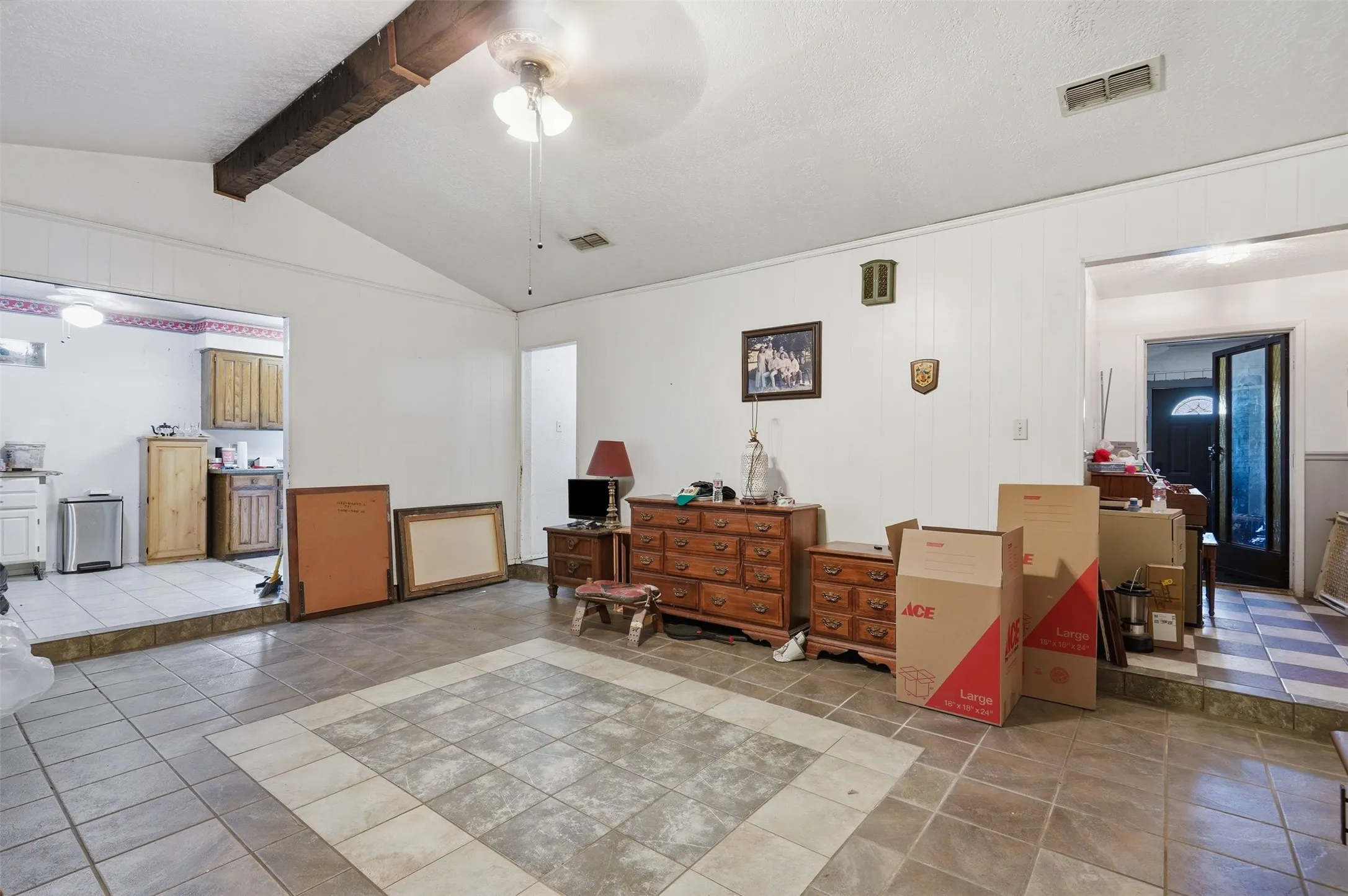 Single Family Residence For Sale in Parker County , 316 Jeri Ridge Road, Willow Park, Texas 76087, 3 Bedroom, 2 Bathroom, 2 Garage spaces, 1,789 Sqft, built in 1978, Price $499,900, mls#21364783, Real Estate Agent in Willow Park, Homes For Sale in Parker county, Homes For Sale in Willow Park, Realtor in Willow Park Texas, Real Estate Brokerage Independent Realty Texas, Luminita Cordes Realtor
