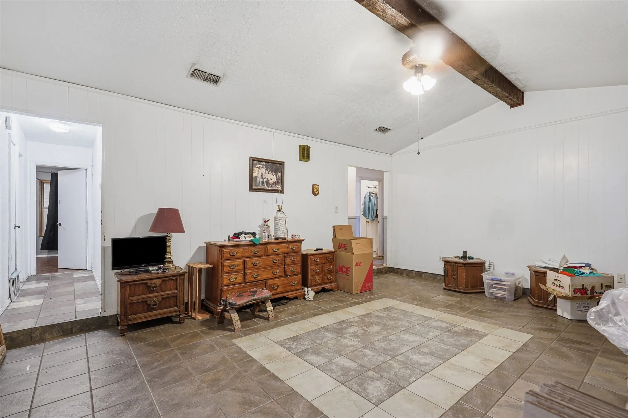 Single Family Residence For Sale in Parker County , 316 Jeri Ridge Road, Willow Park, Texas 76087, 3 Bedroom, 2 Bathroom, 2 Garage spaces, 1,789 Sqft, built in 1978, Price $499,900, mls#21364783, Real Estate Agent in Willow Park, Homes For Sale in Parker county, Homes For Sale in Willow Park, Realtor in Willow Park Texas, Real Estate Brokerage Independent Realty Texas, Luminita Cordes Realtor